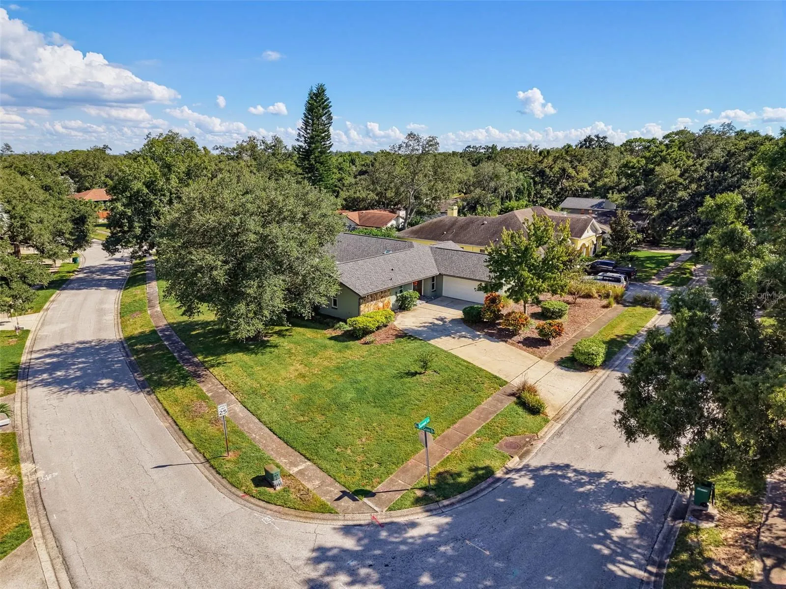 3 SUMMIT LN