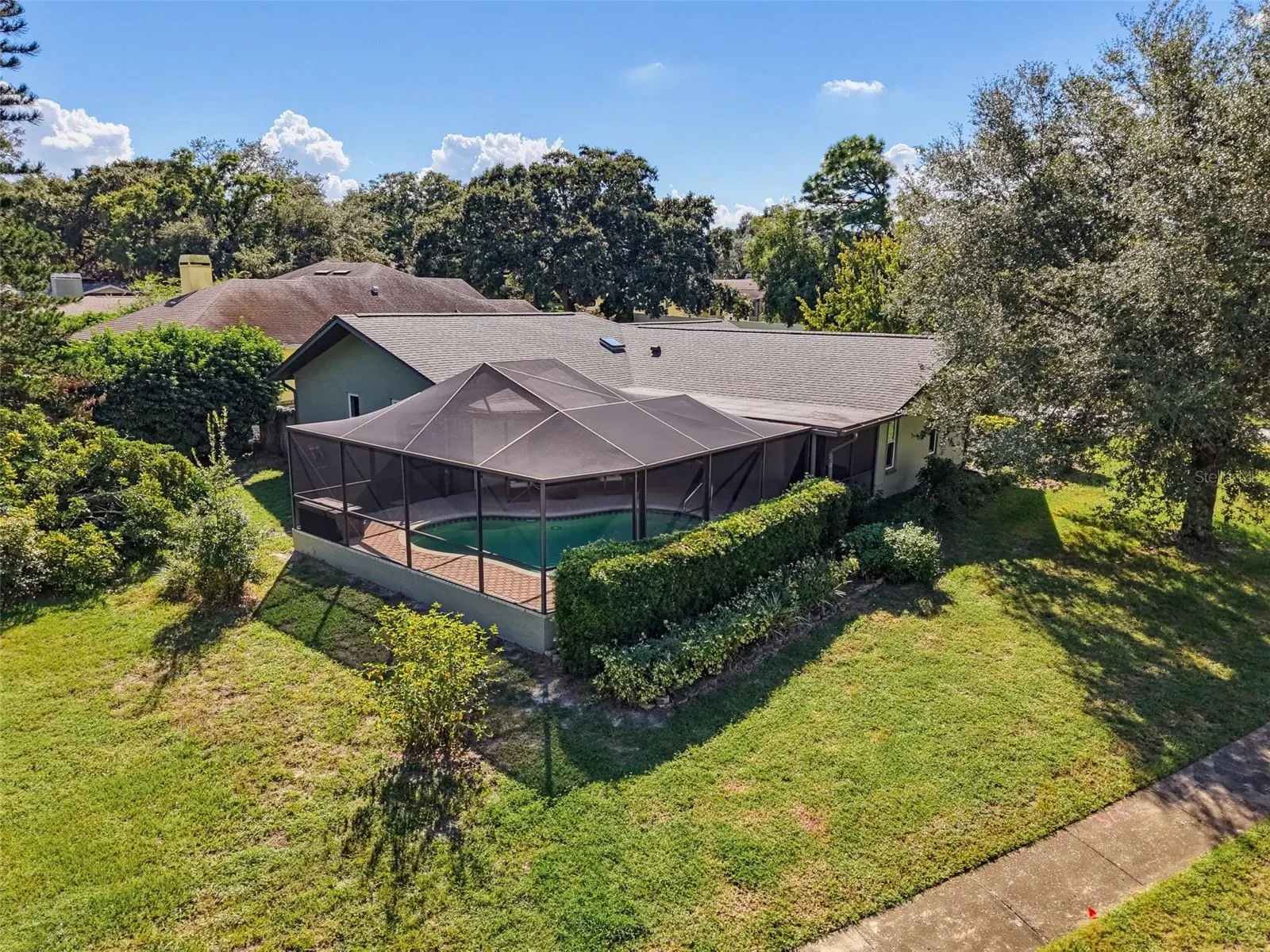 3 SUMMIT LN