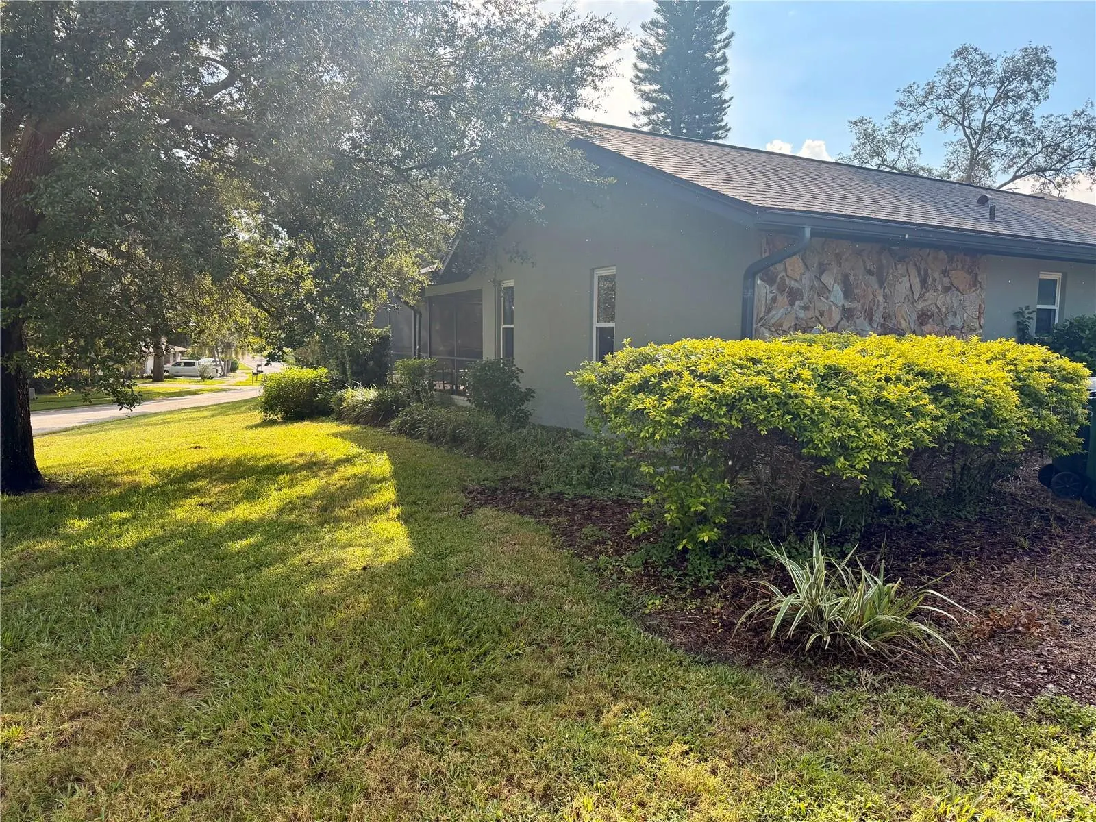 3 SUMMIT LN