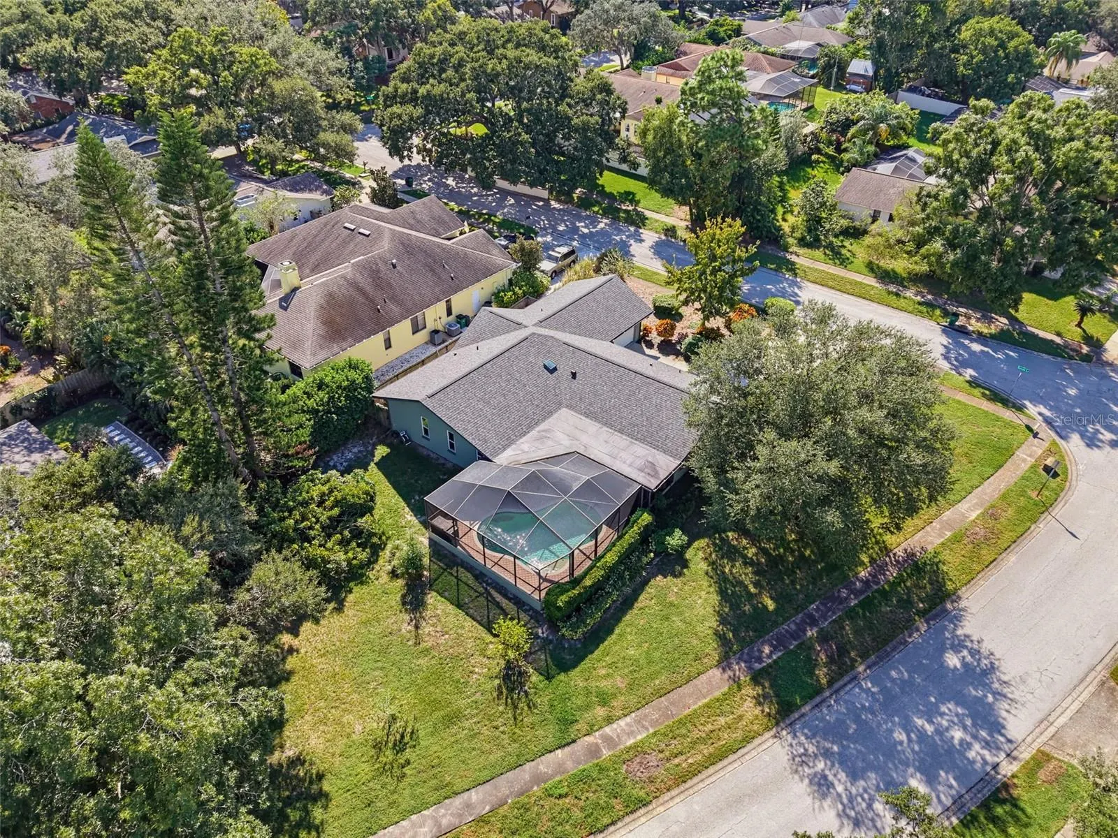 3 SUMMIT LN