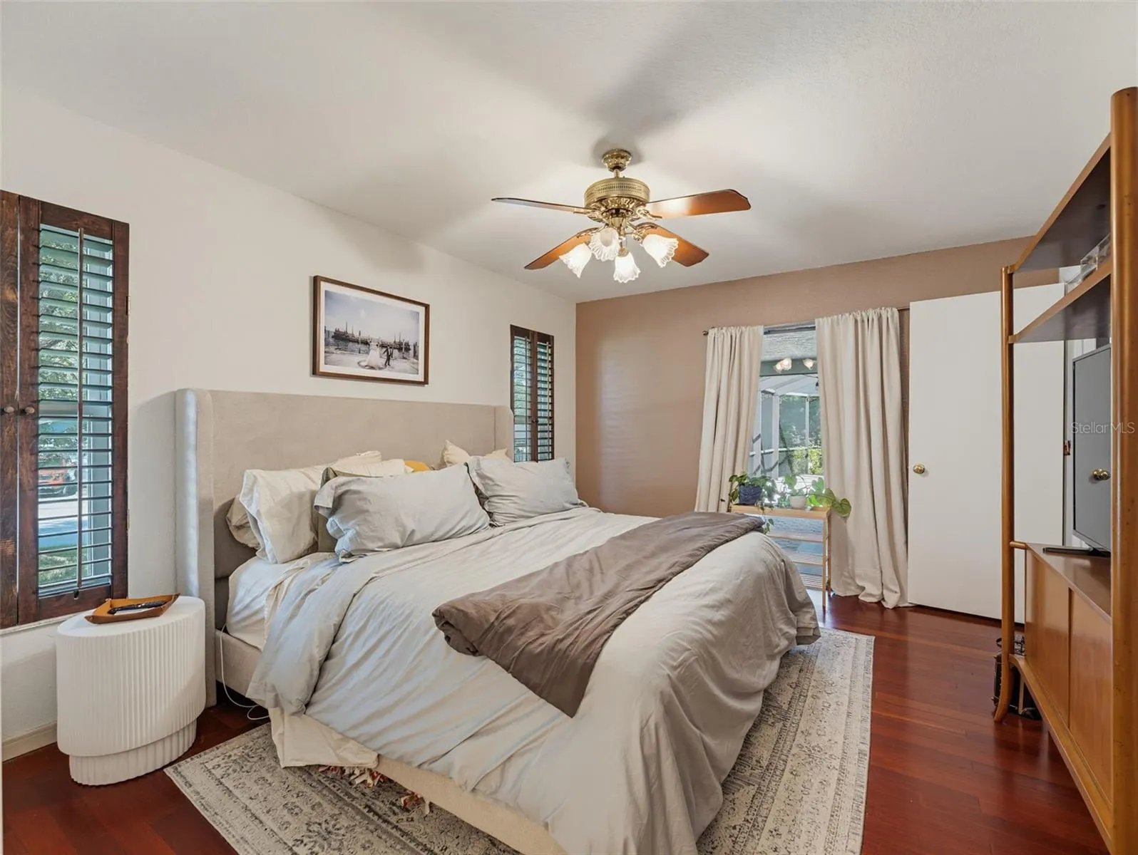 3 SUMMIT LN