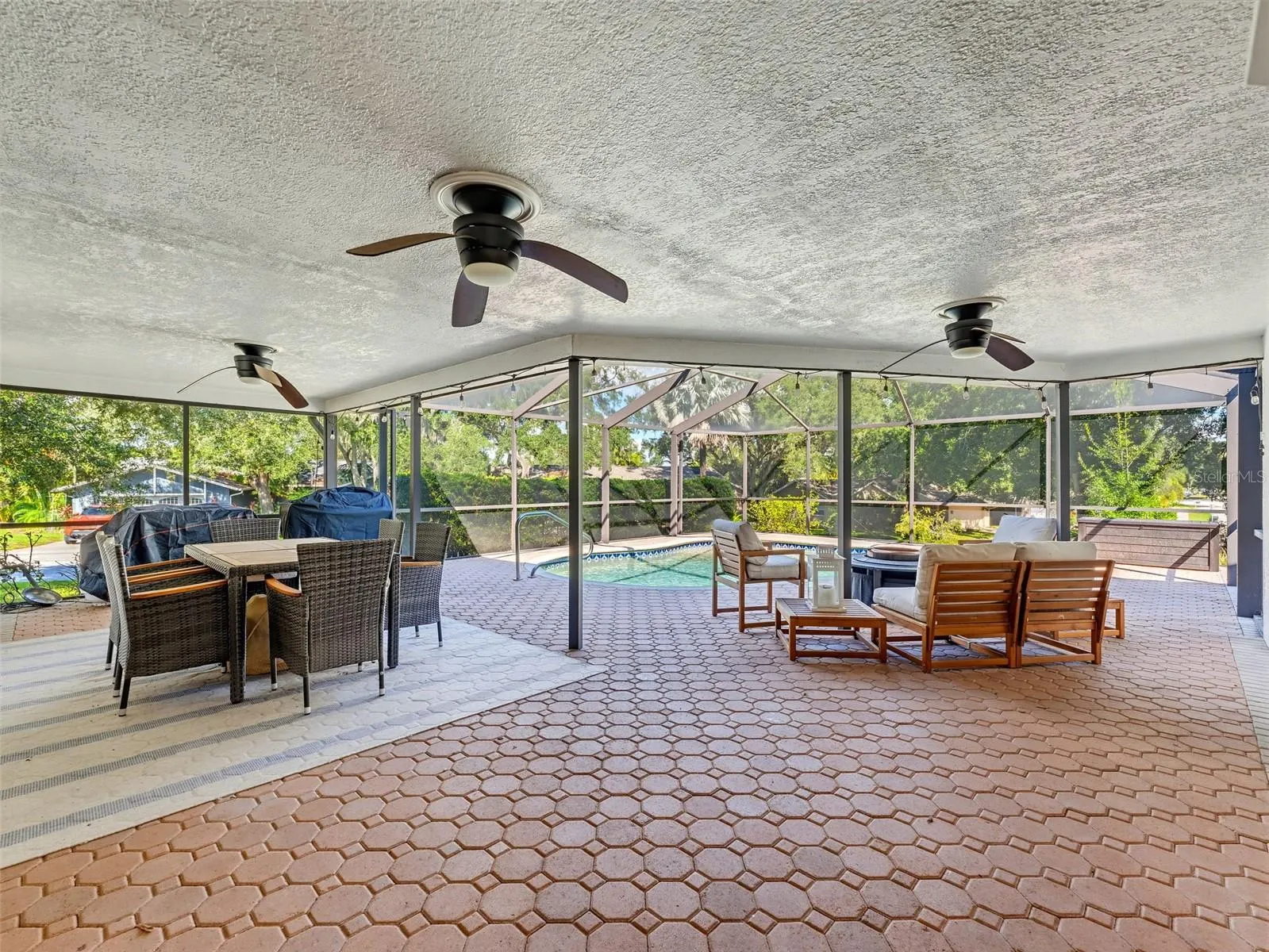 3 SUMMIT LN