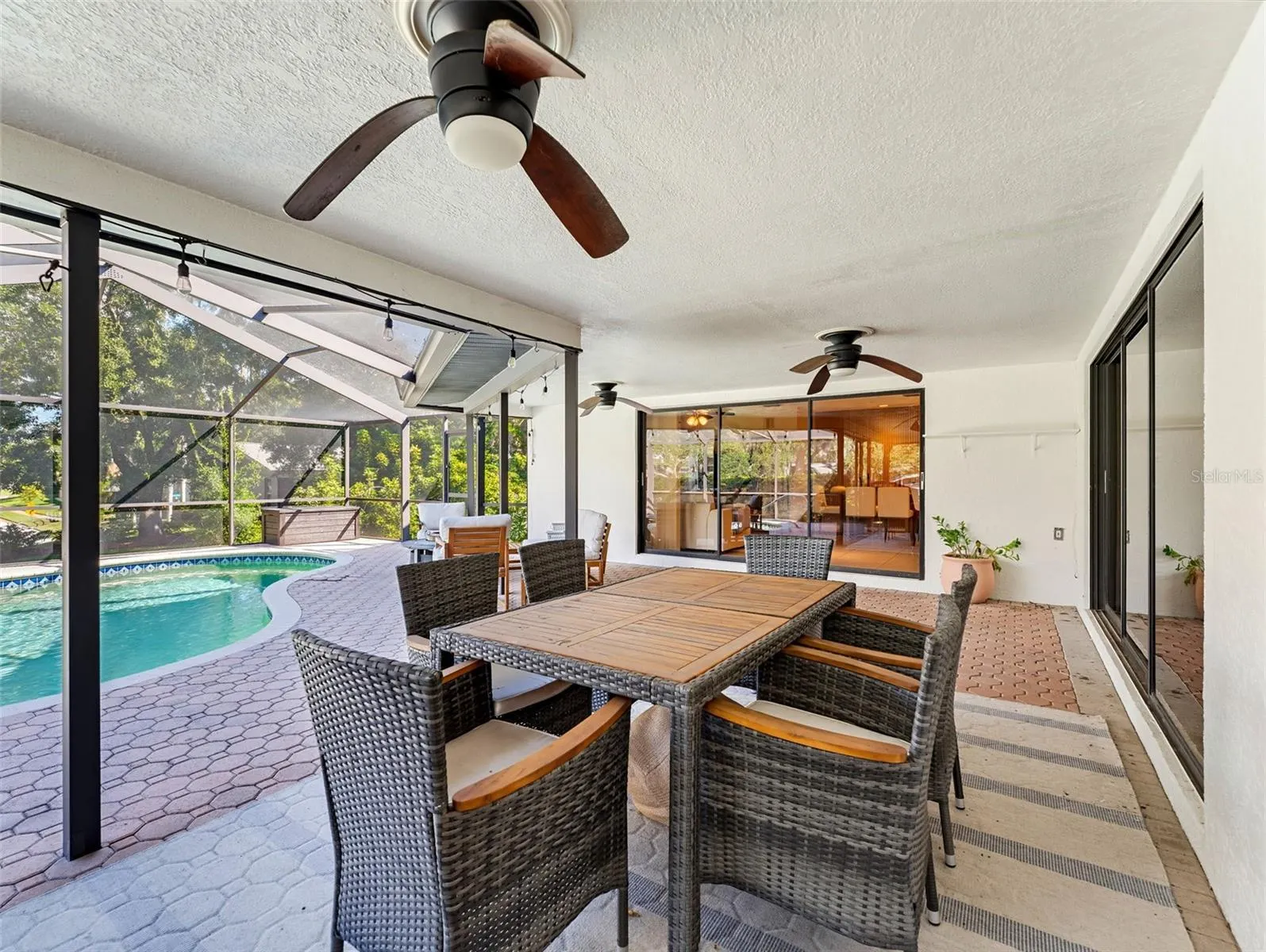 3 SUMMIT LN