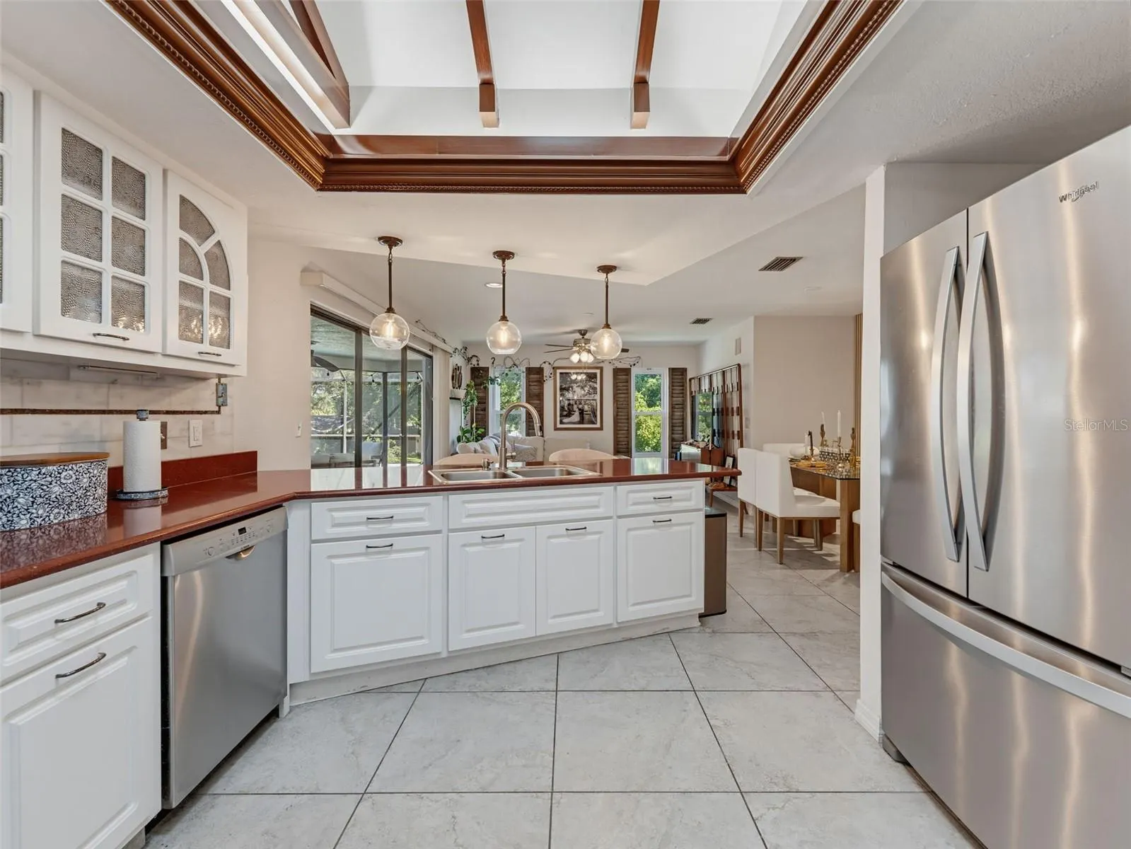 3 SUMMIT LN