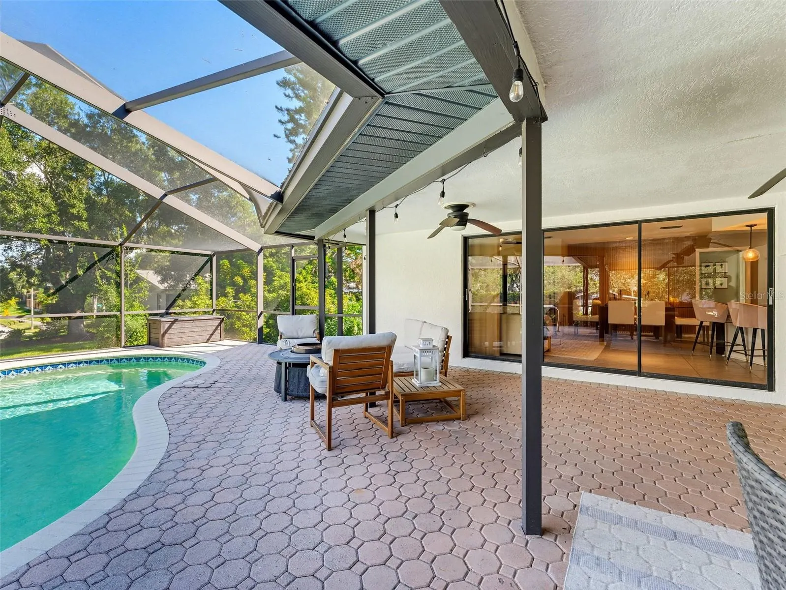 3 SUMMIT LN