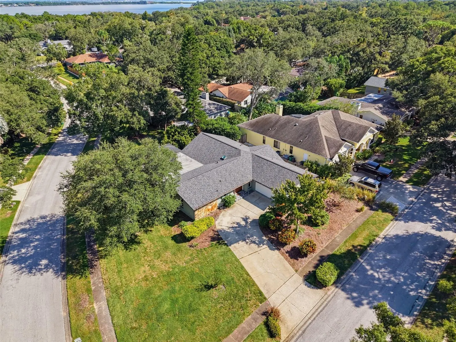 3 SUMMIT LN