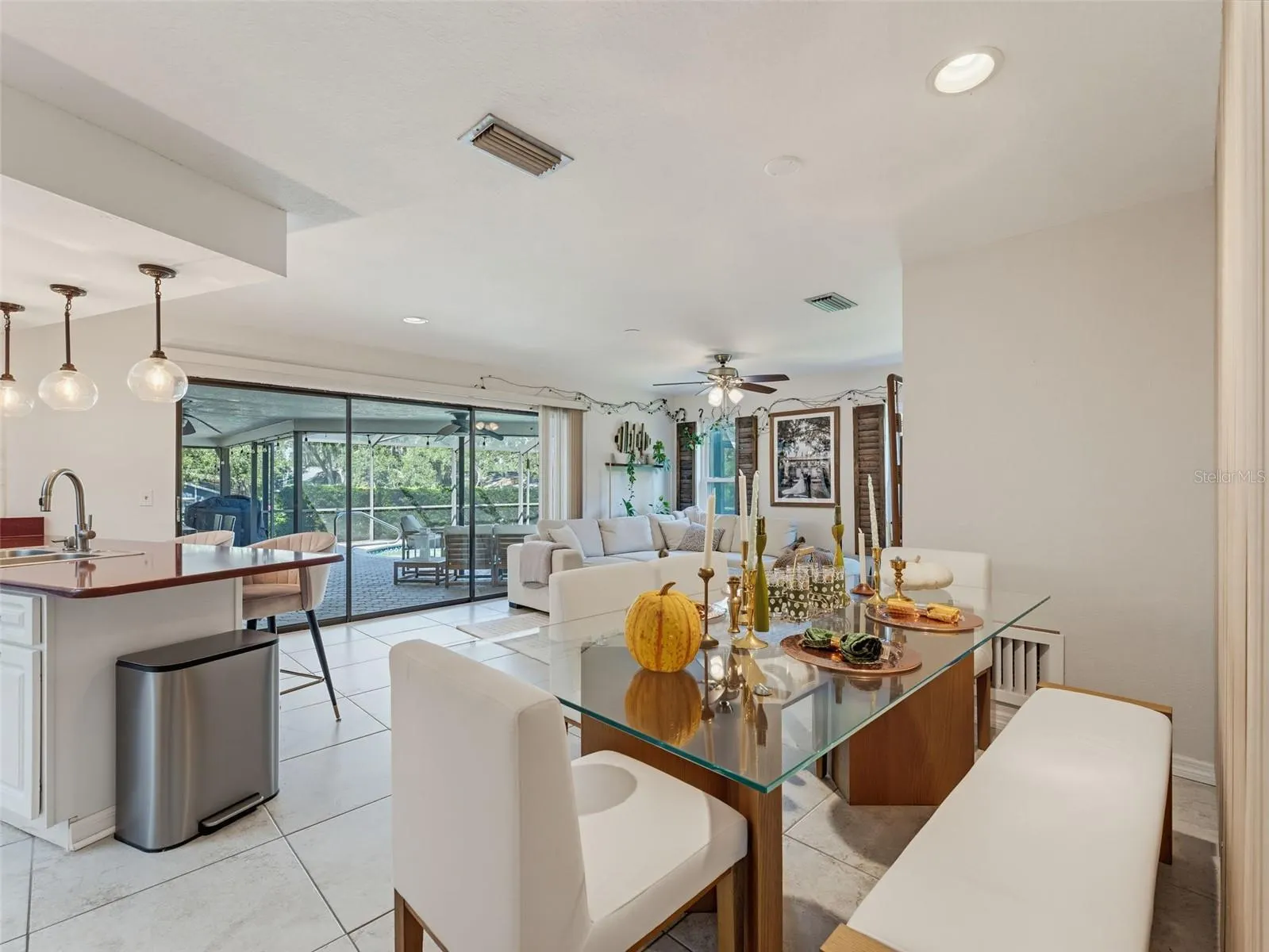 3 SUMMIT LN