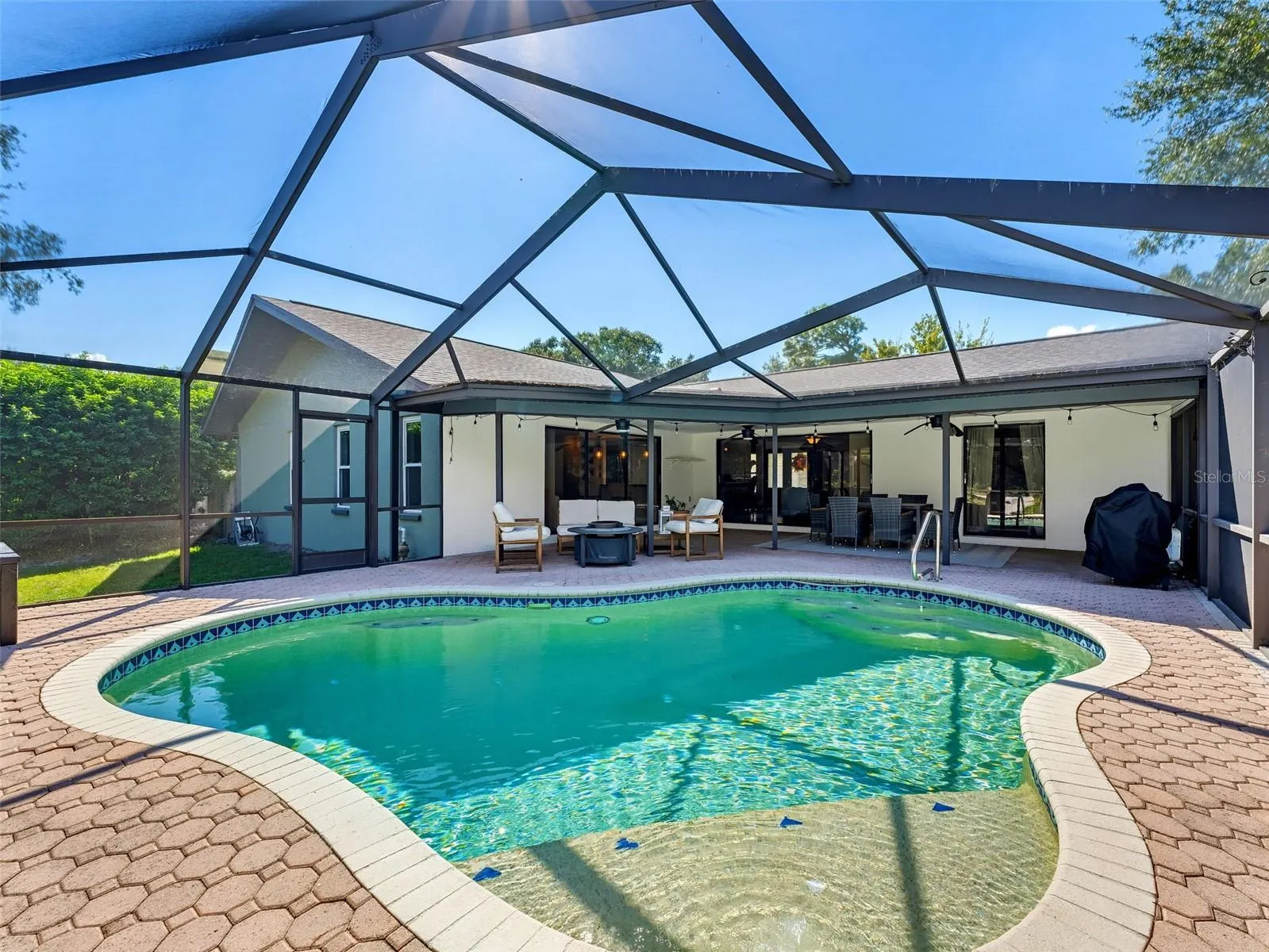 3 SUMMIT LN