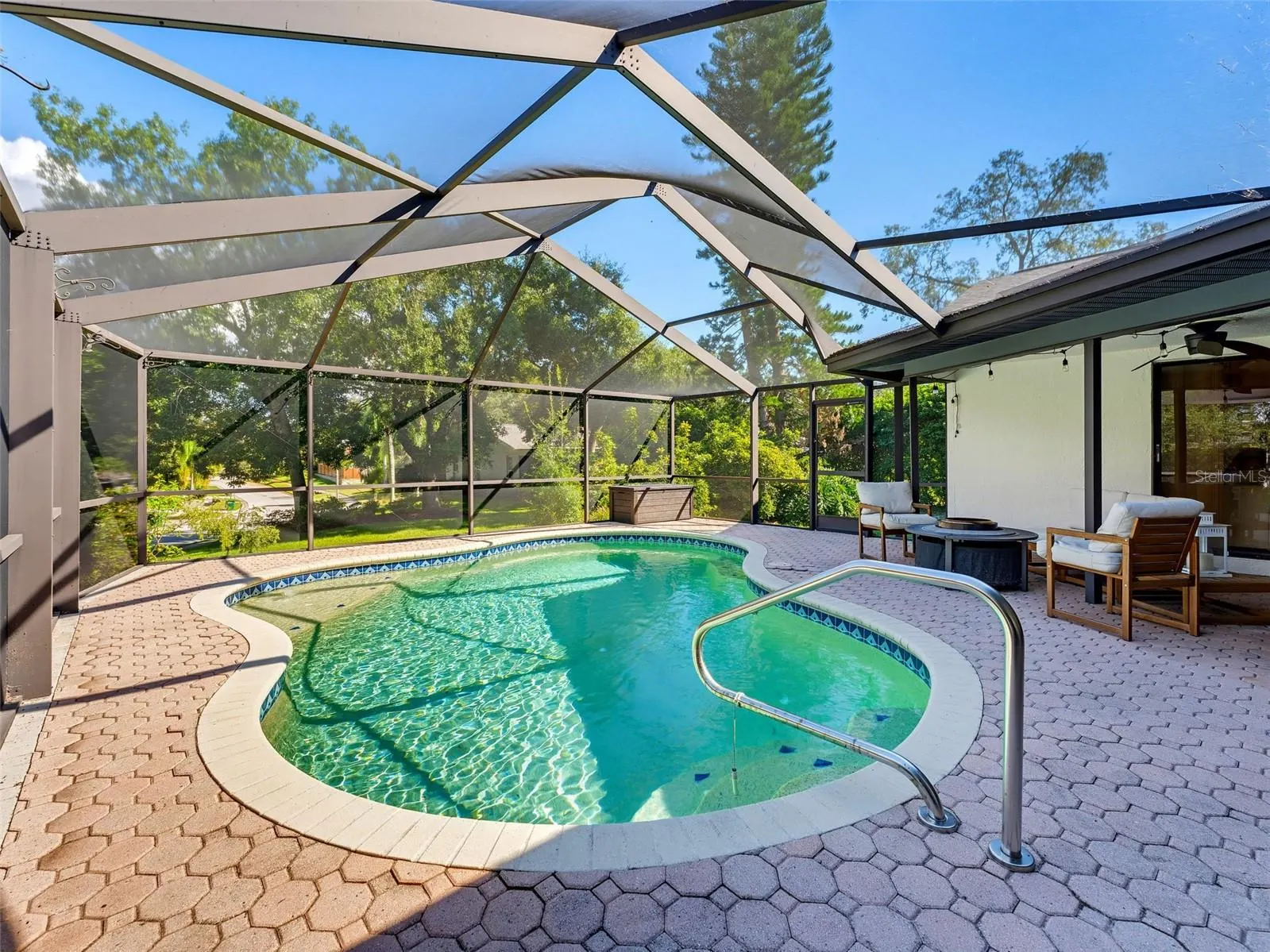 3 SUMMIT LN