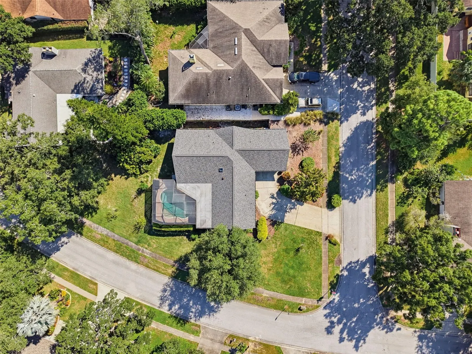 3 SUMMIT LN