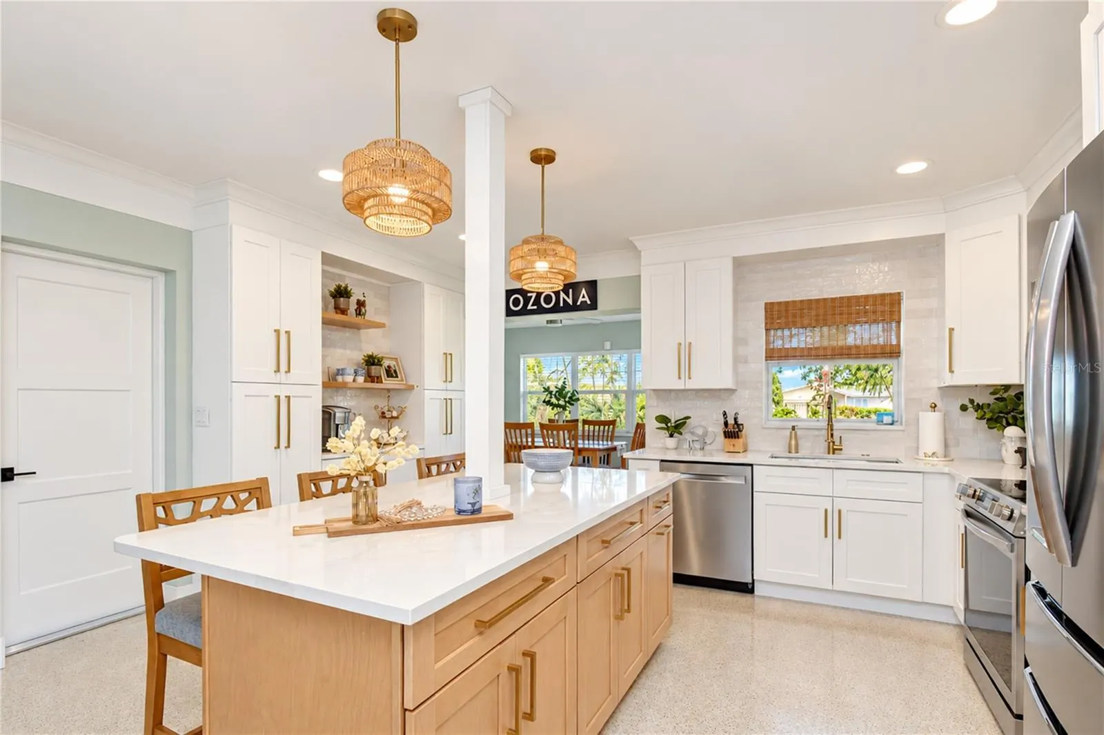 200 LAGOON DR