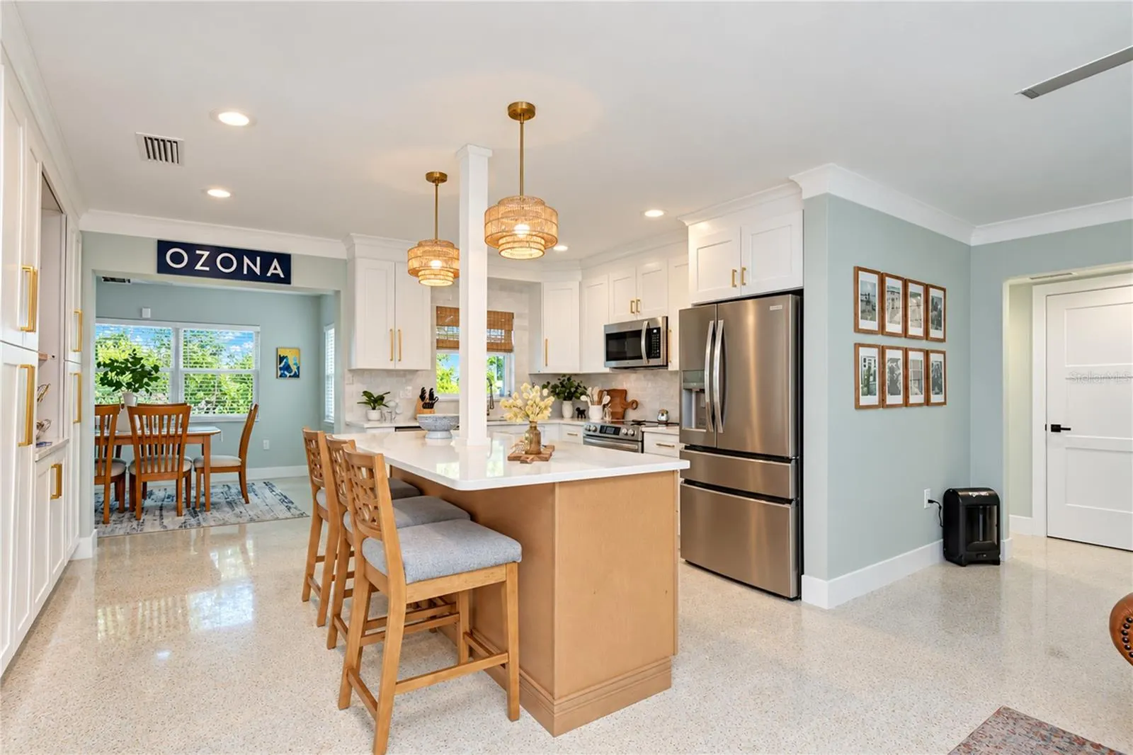 200 LAGOON DR