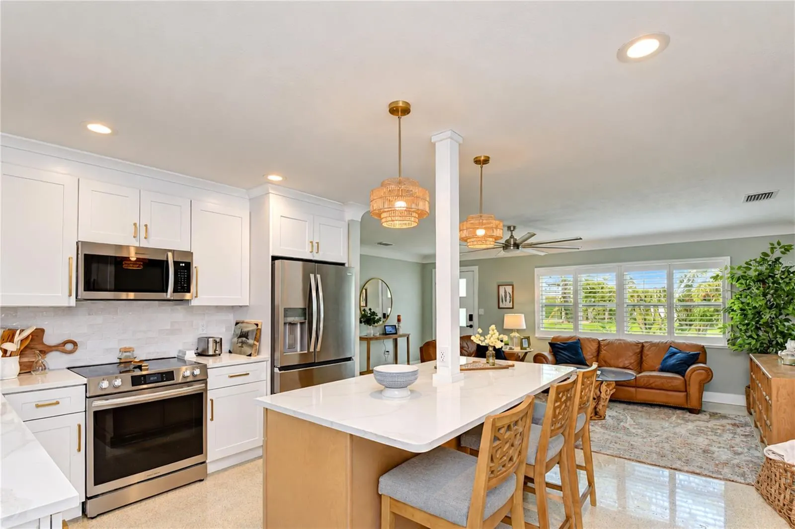 200 LAGOON DR