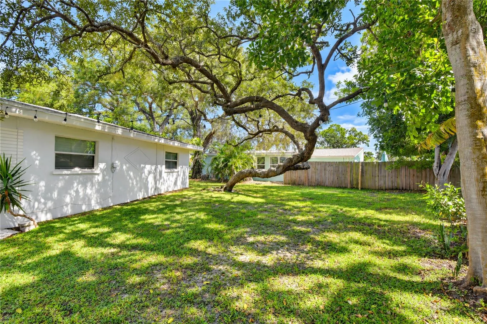200 LAGOON DR
