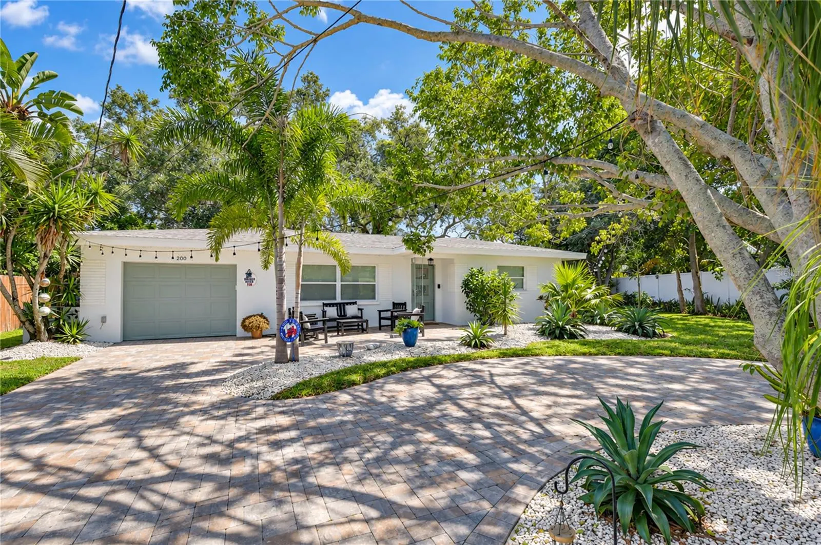 200 LAGOON DR