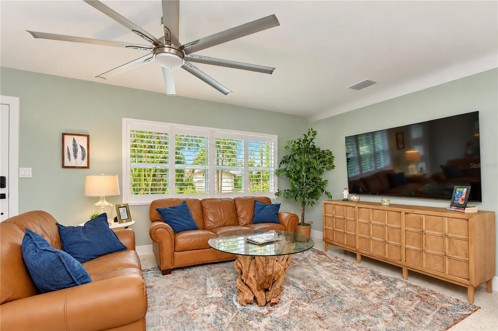 200 LAGOON DR