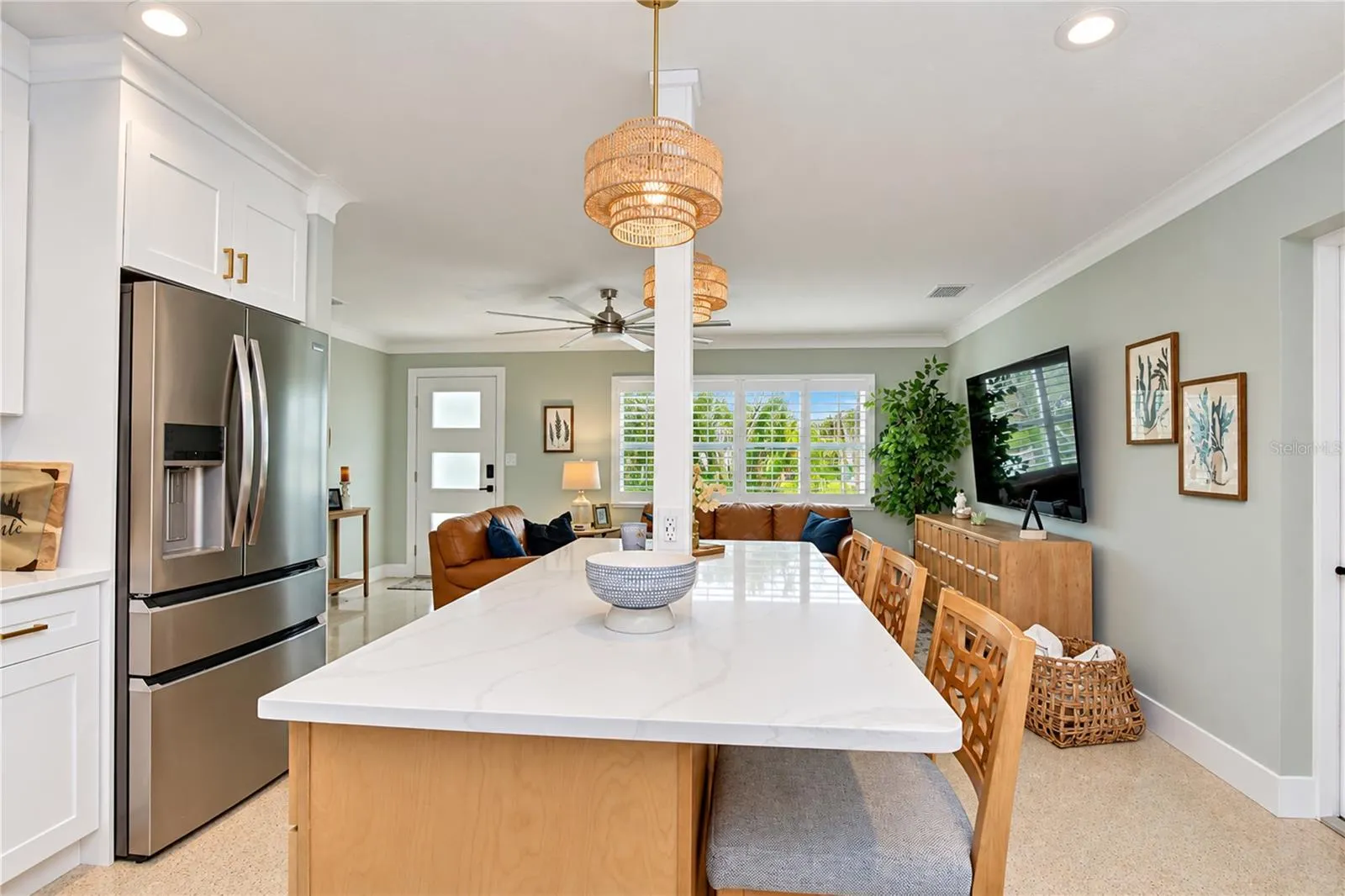 200 LAGOON DR
