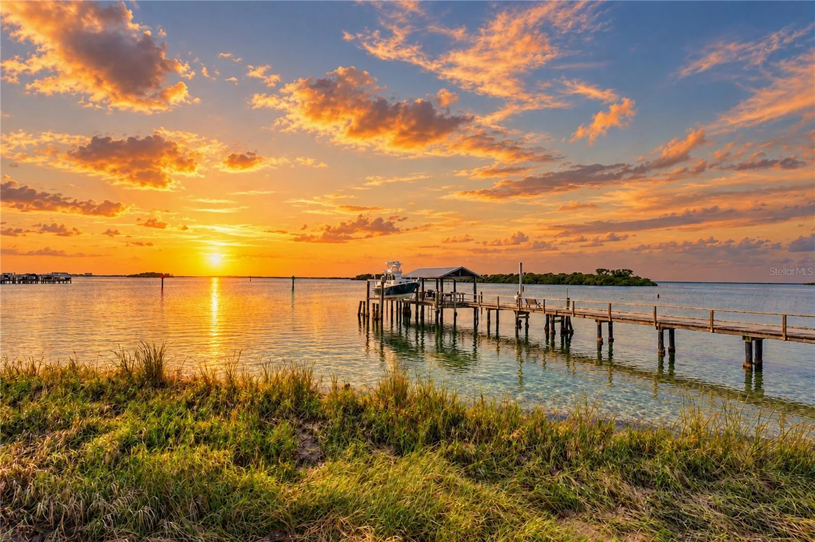 200 LAGOON DR