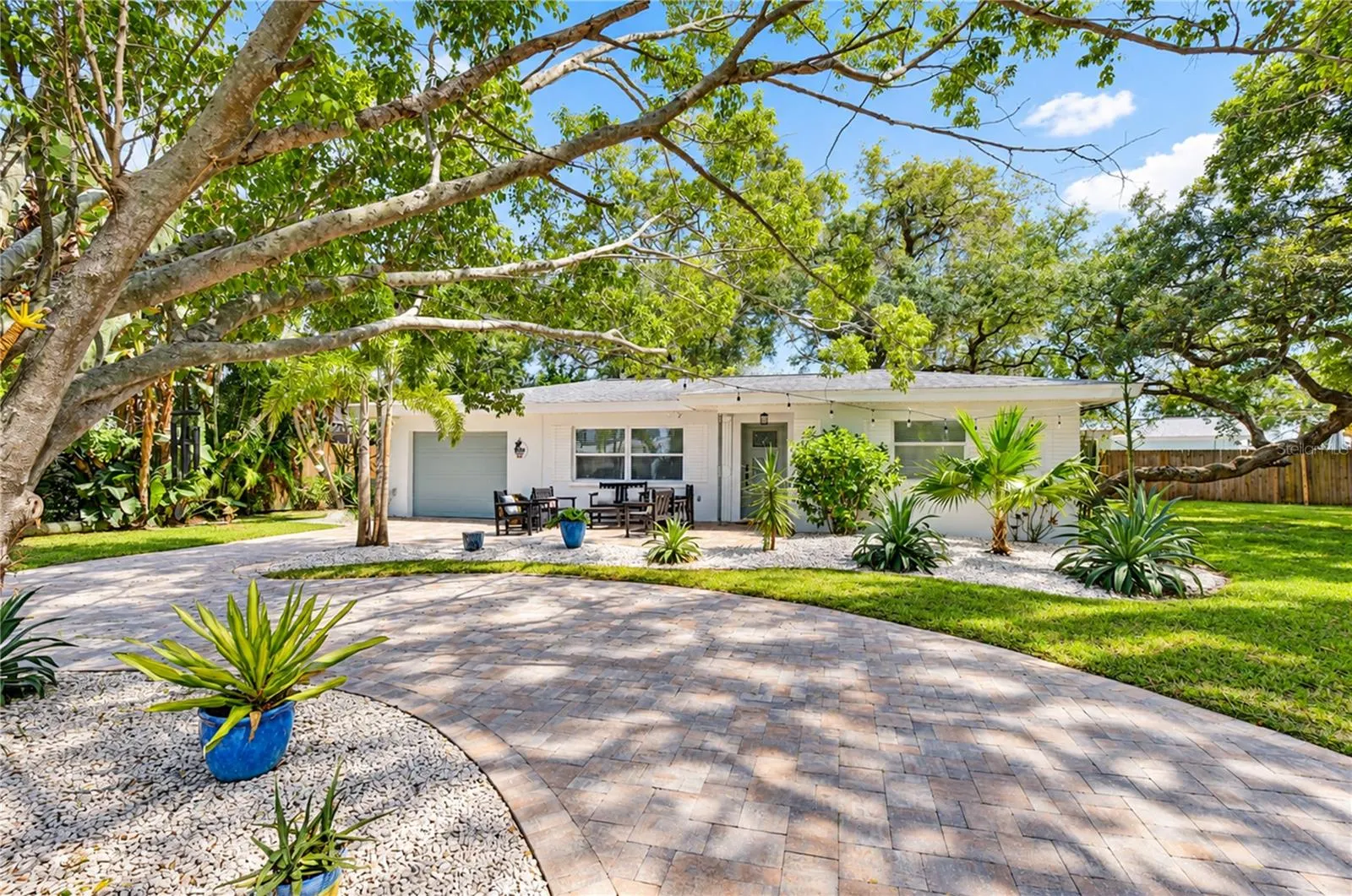 200 LAGOON DR