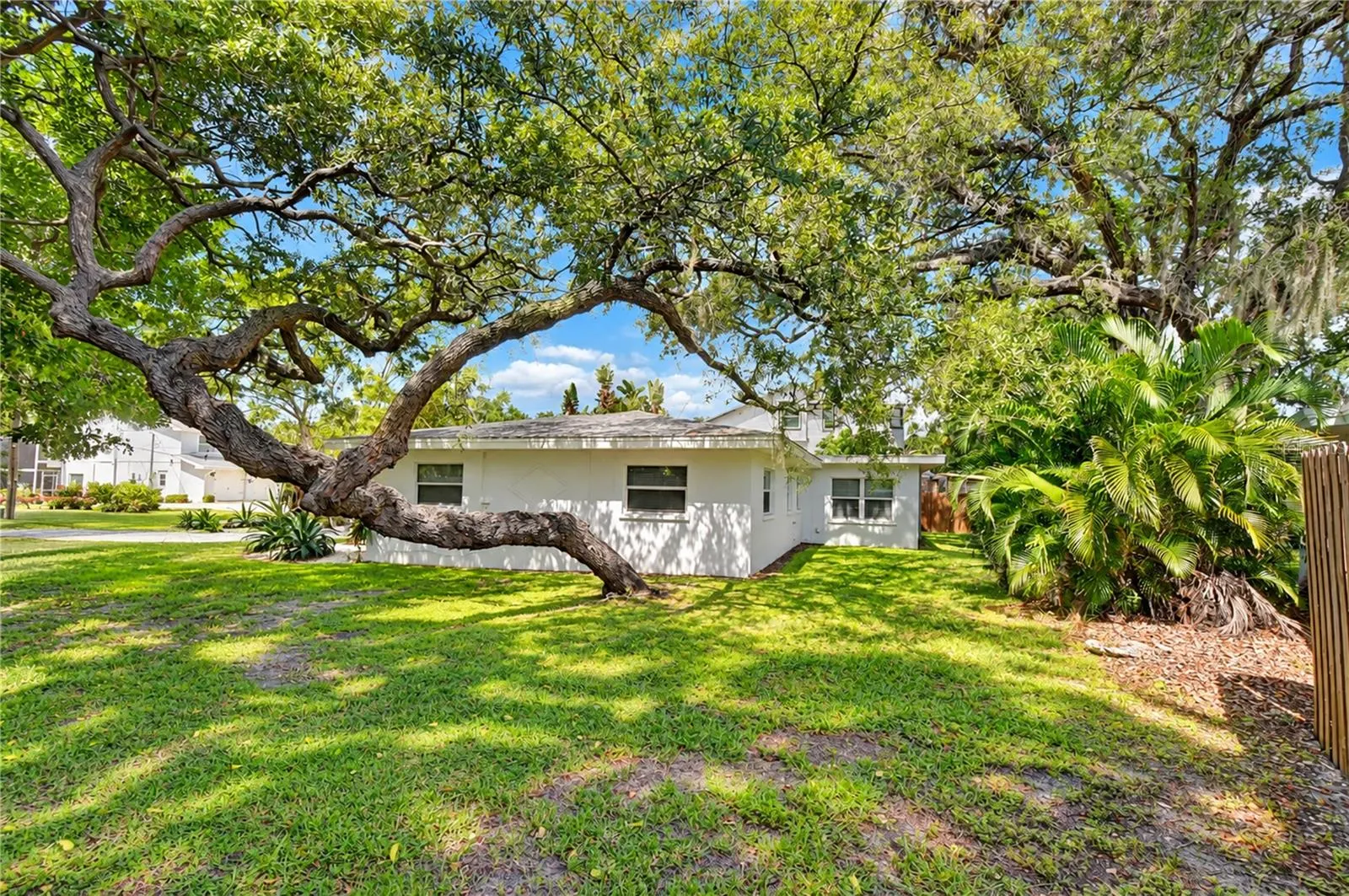 200 LAGOON DR