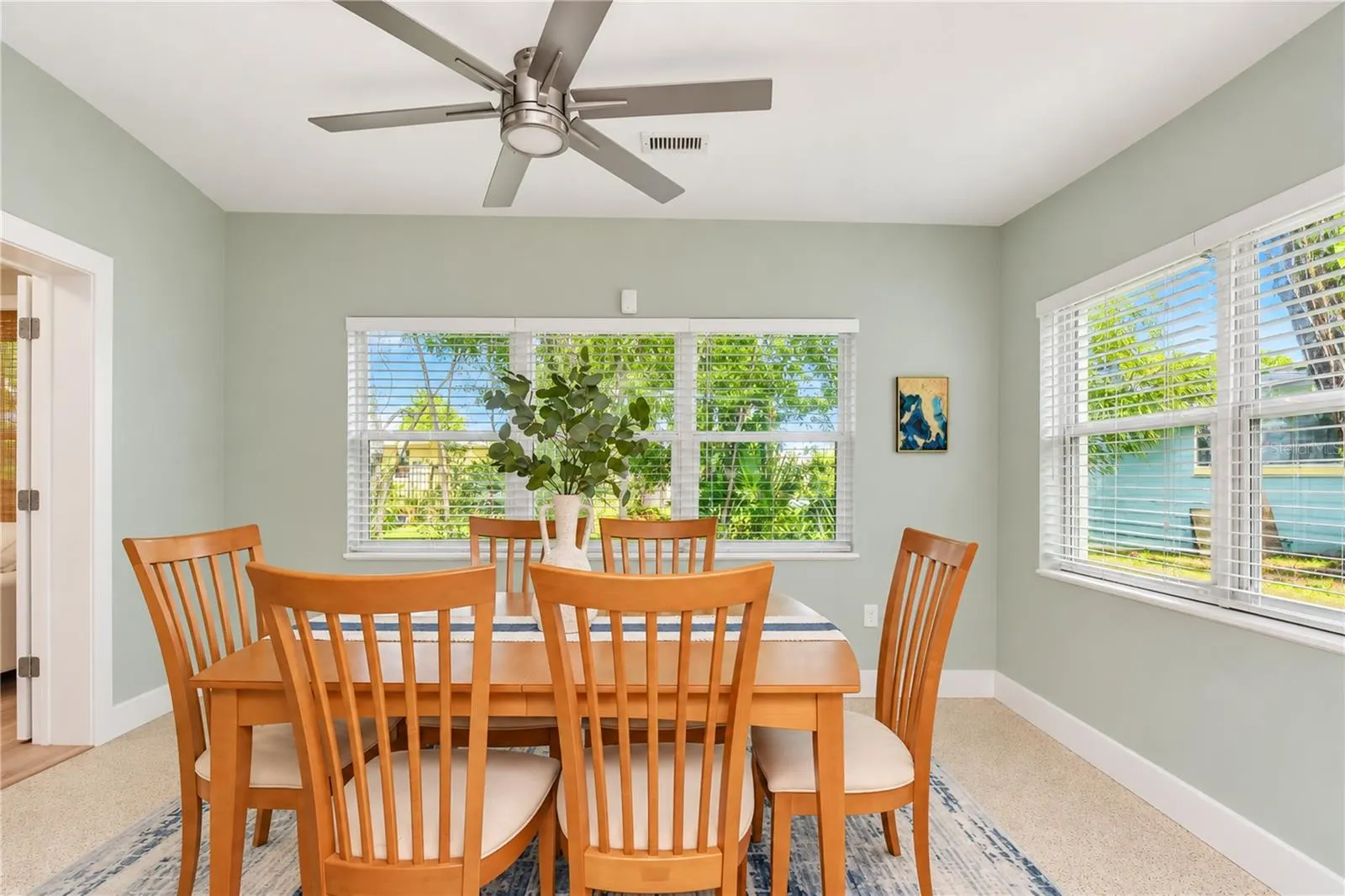 200 LAGOON DR