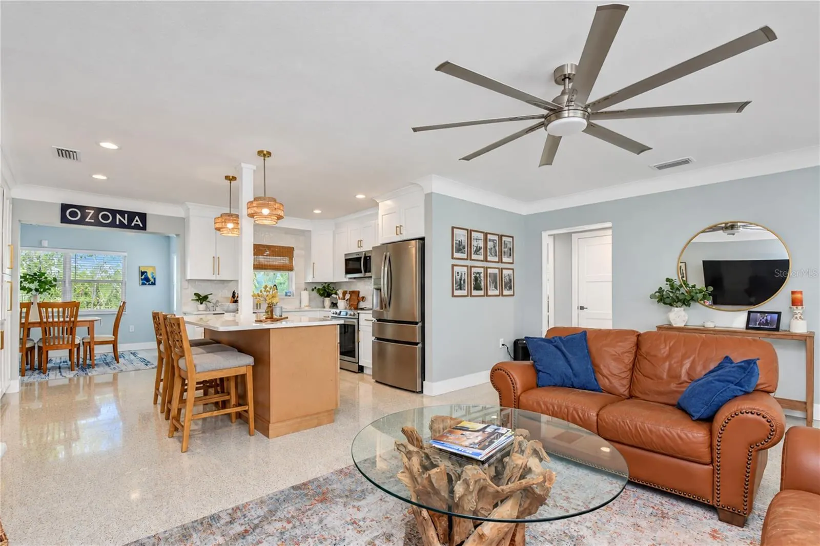200 LAGOON DR
