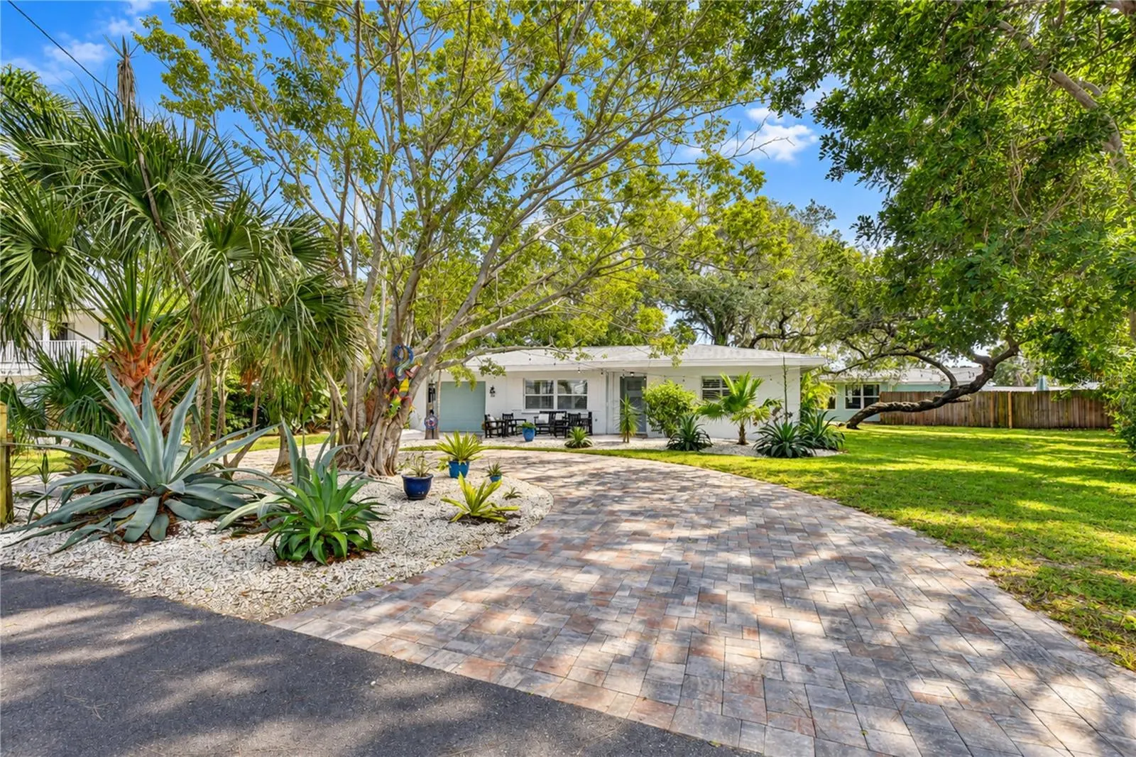 200 LAGOON DR