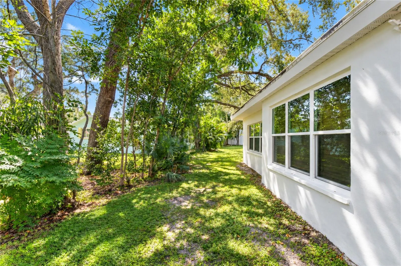 200 LAGOON DR