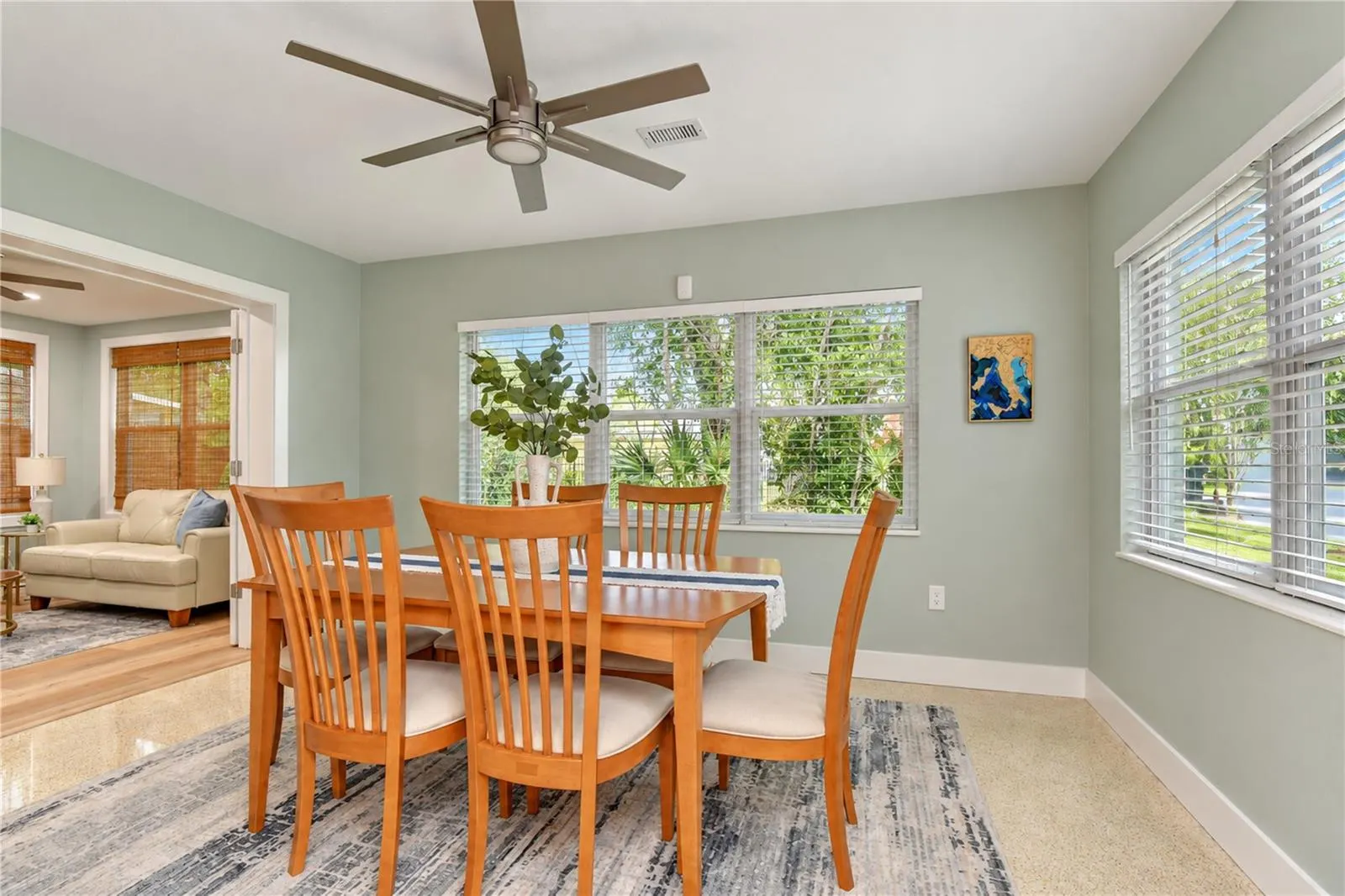 200 LAGOON DR