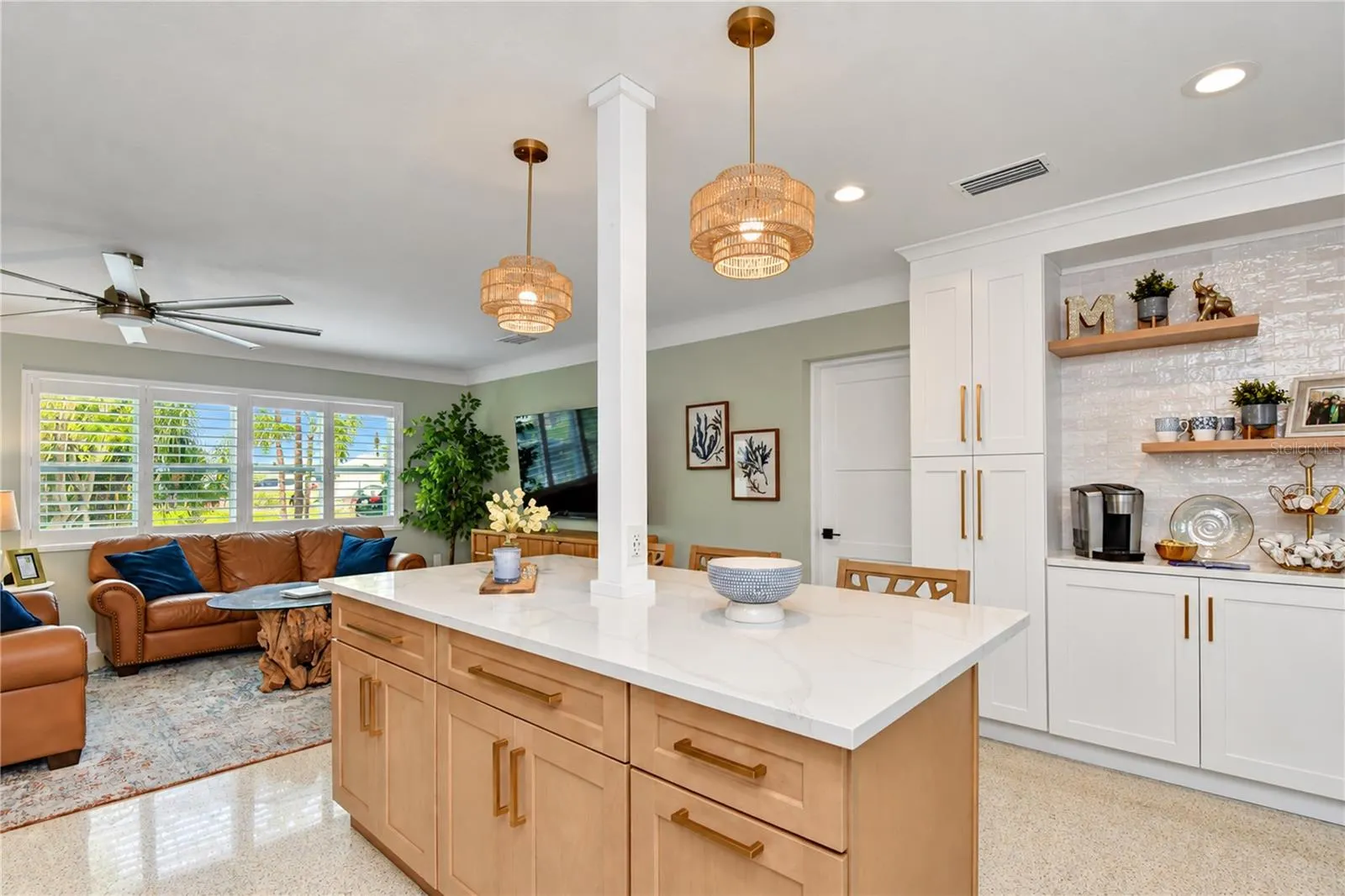 200 LAGOON DR