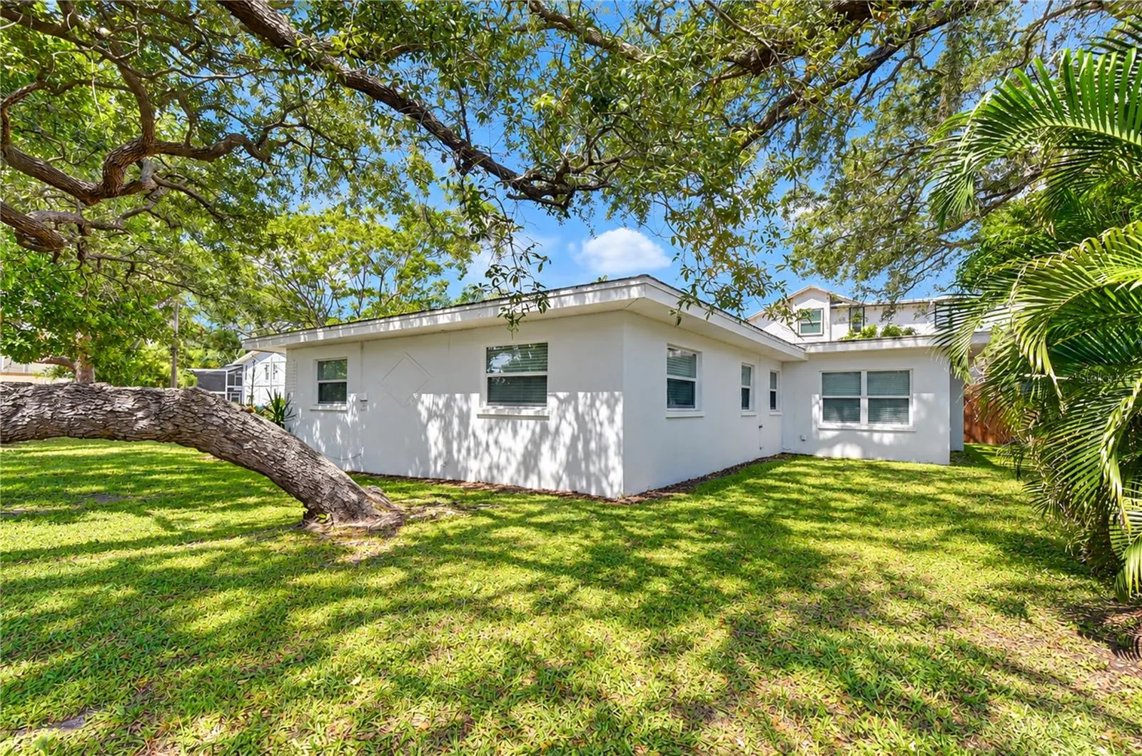 200 LAGOON DR