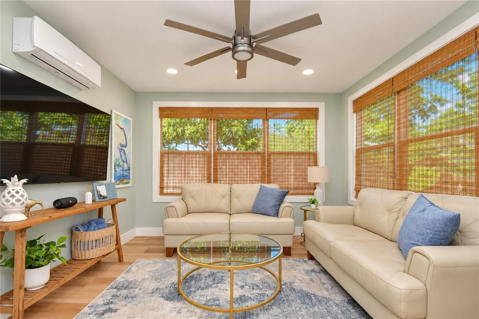 200 LAGOON DR