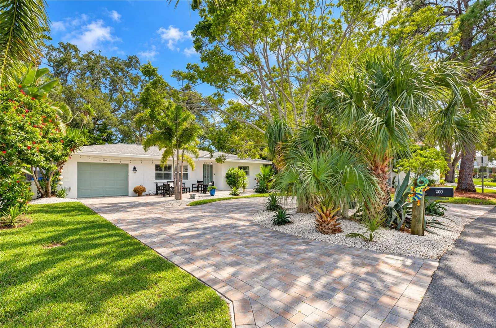 200 LAGOON DR