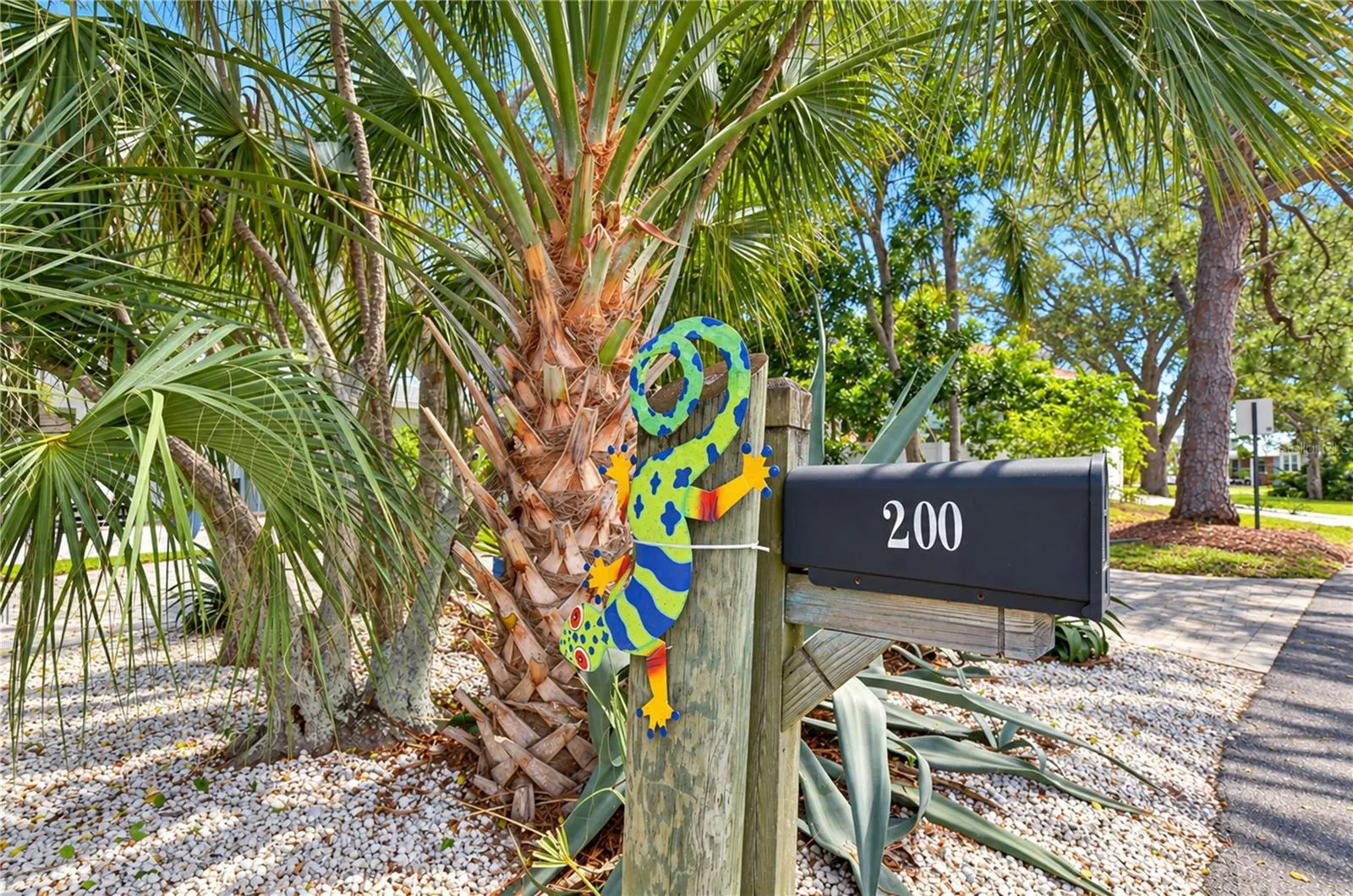 200 LAGOON DR