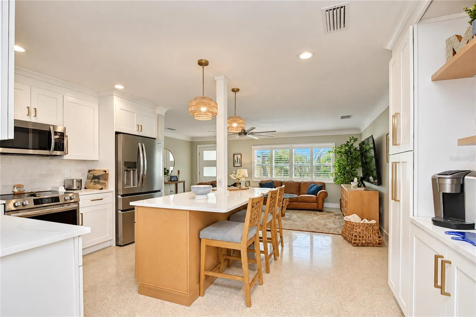 200 LAGOON DR
