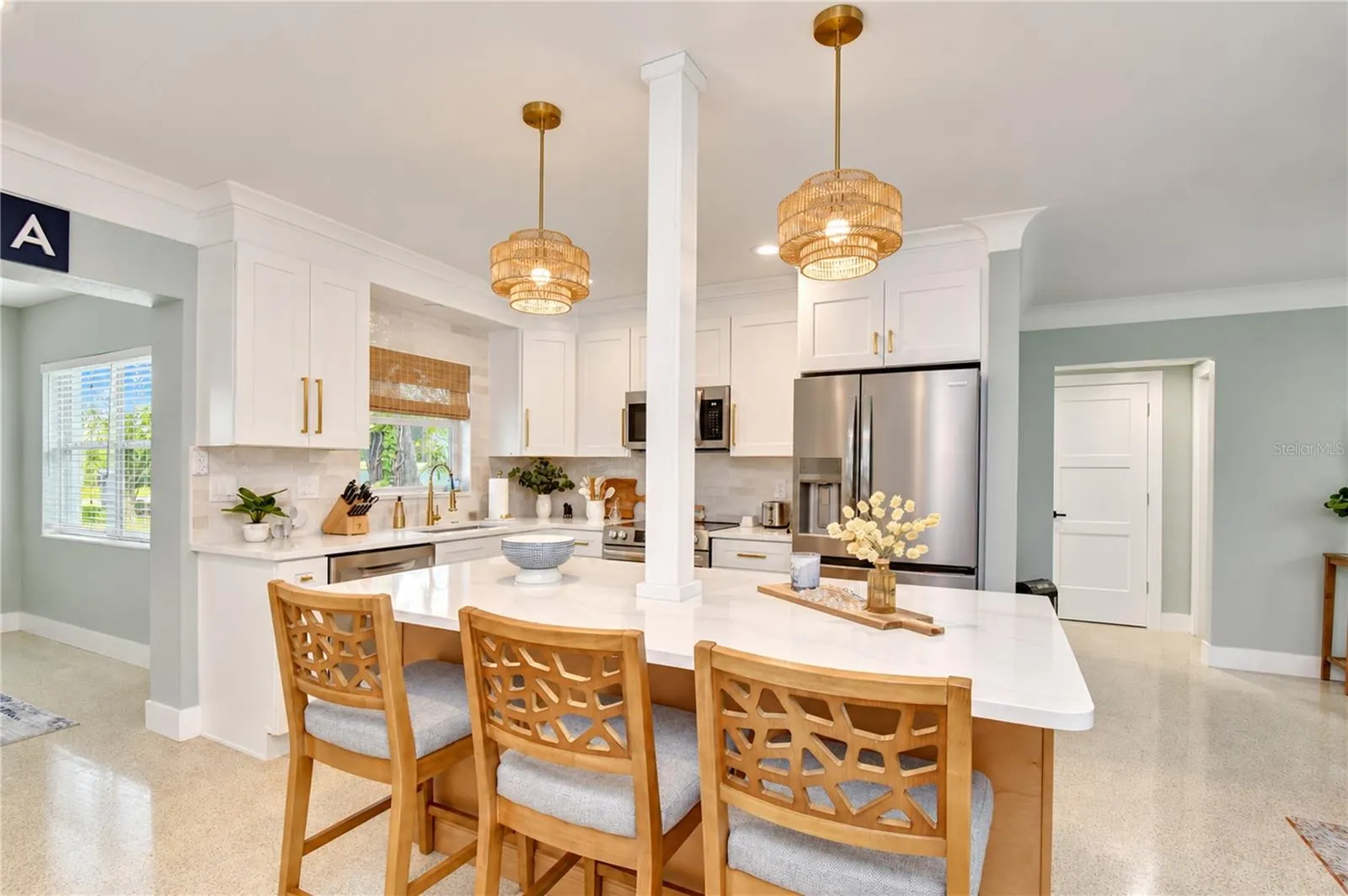 200 LAGOON DR