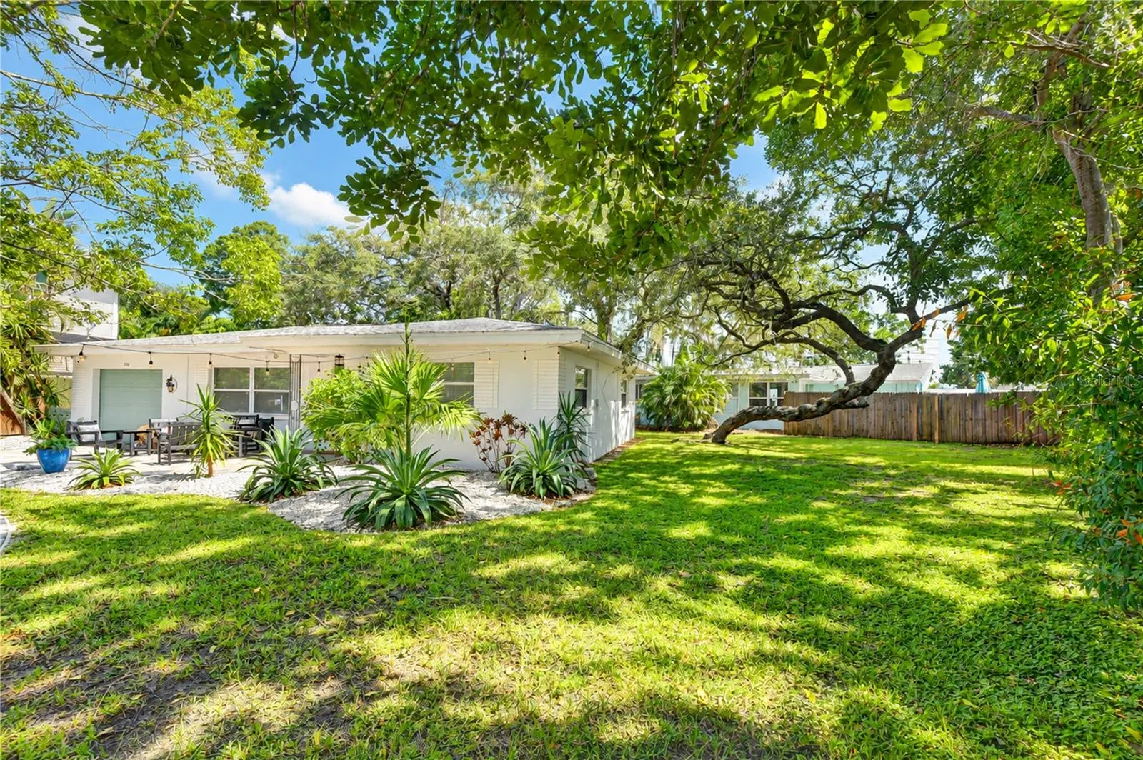200 LAGOON DR