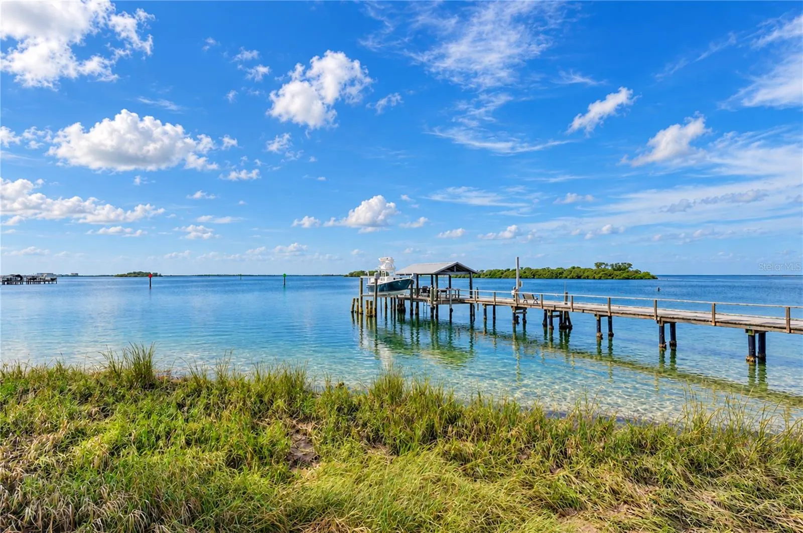 200 LAGOON DR