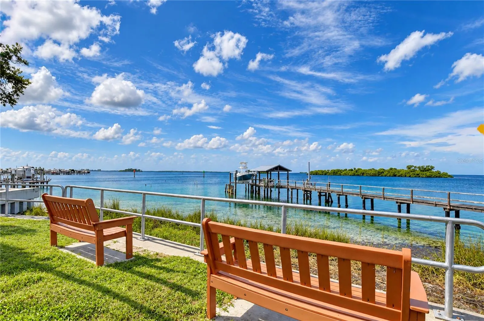 200 LAGOON DR