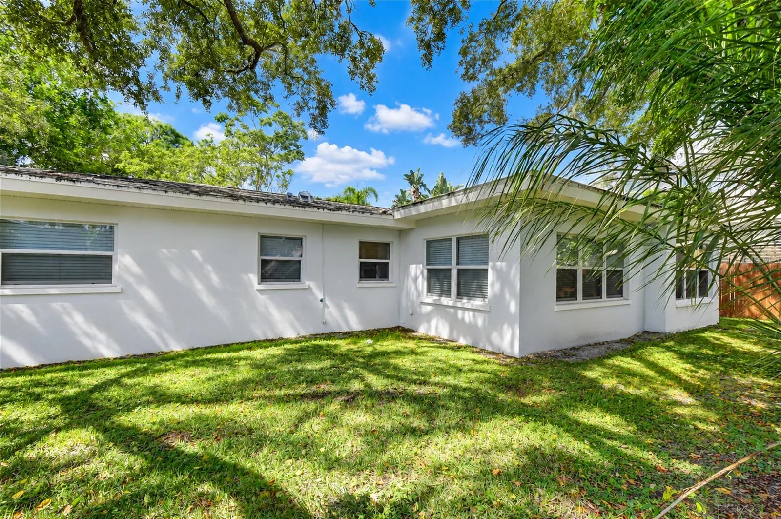200 LAGOON DR