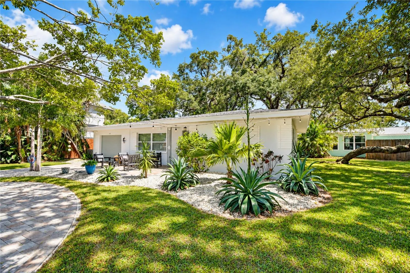 200 LAGOON DR