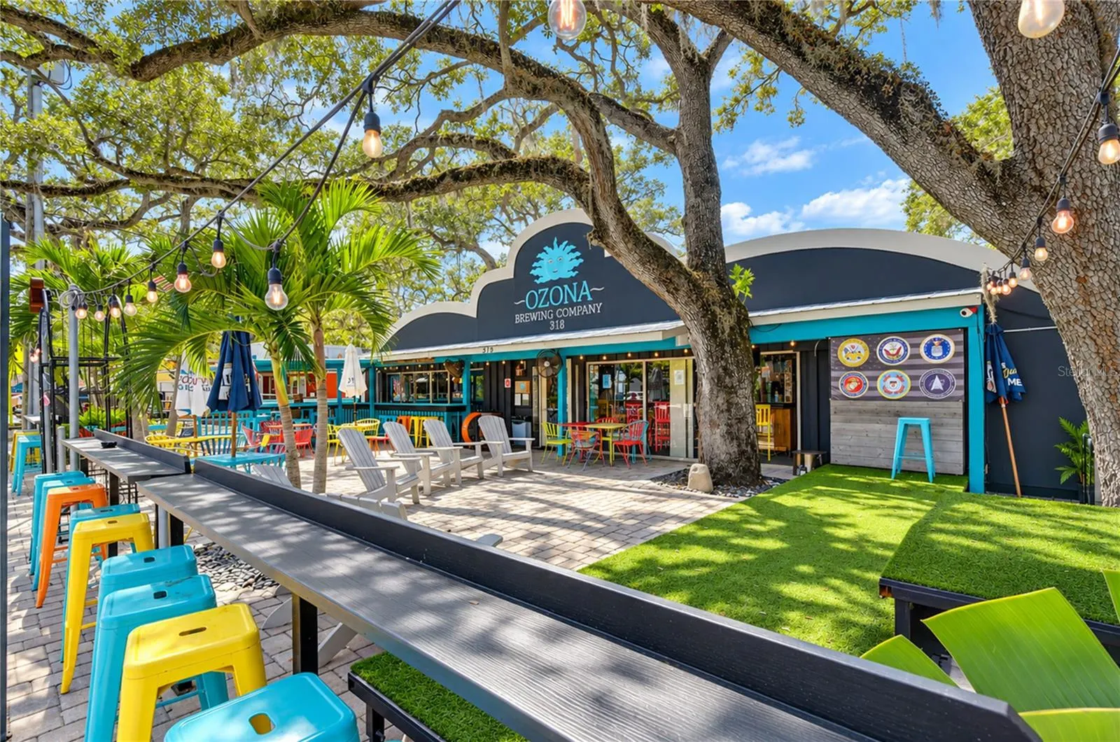 200 LAGOON DR