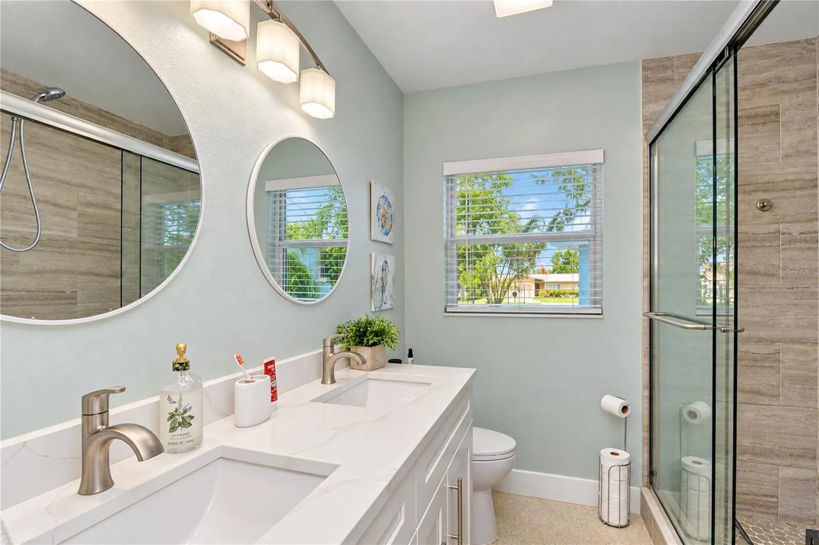 200 LAGOON DR