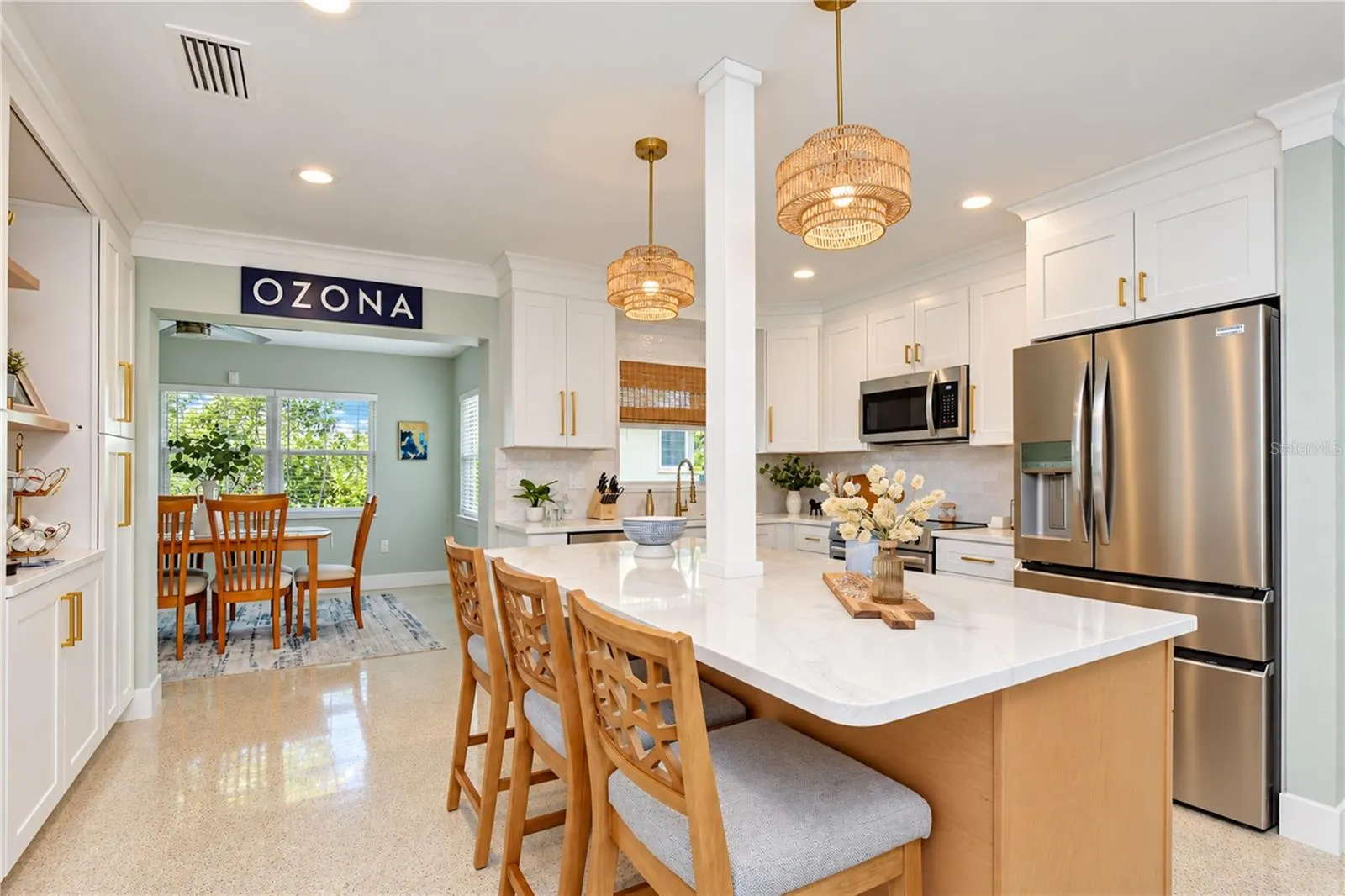 200 LAGOON DR