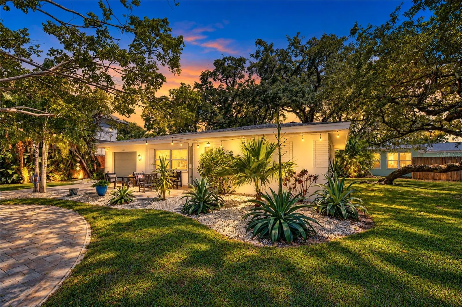 200 LAGOON DR