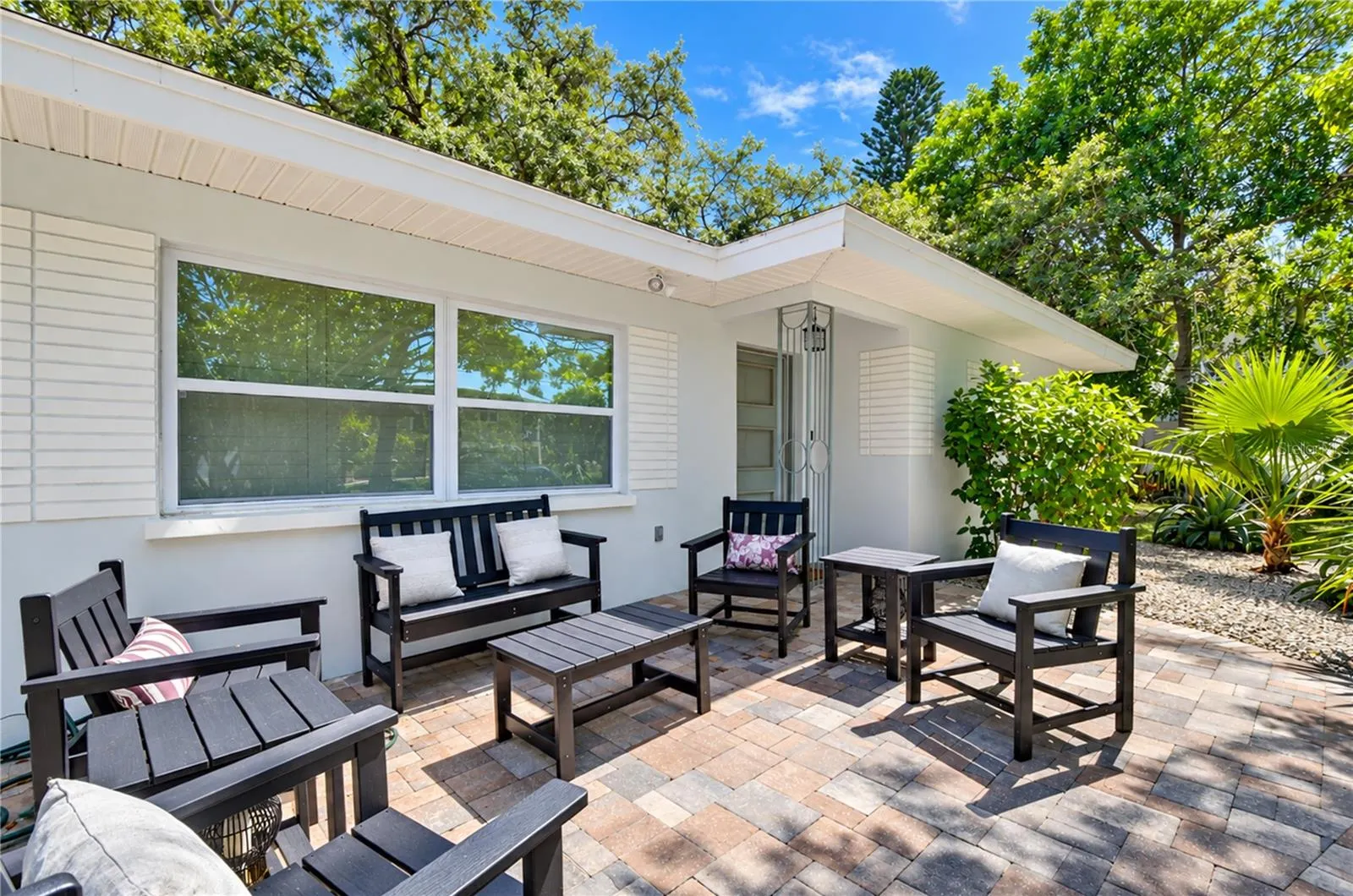 200 LAGOON DR