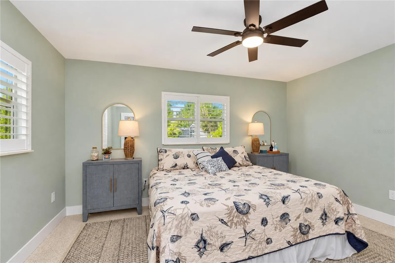 200 LAGOON DR