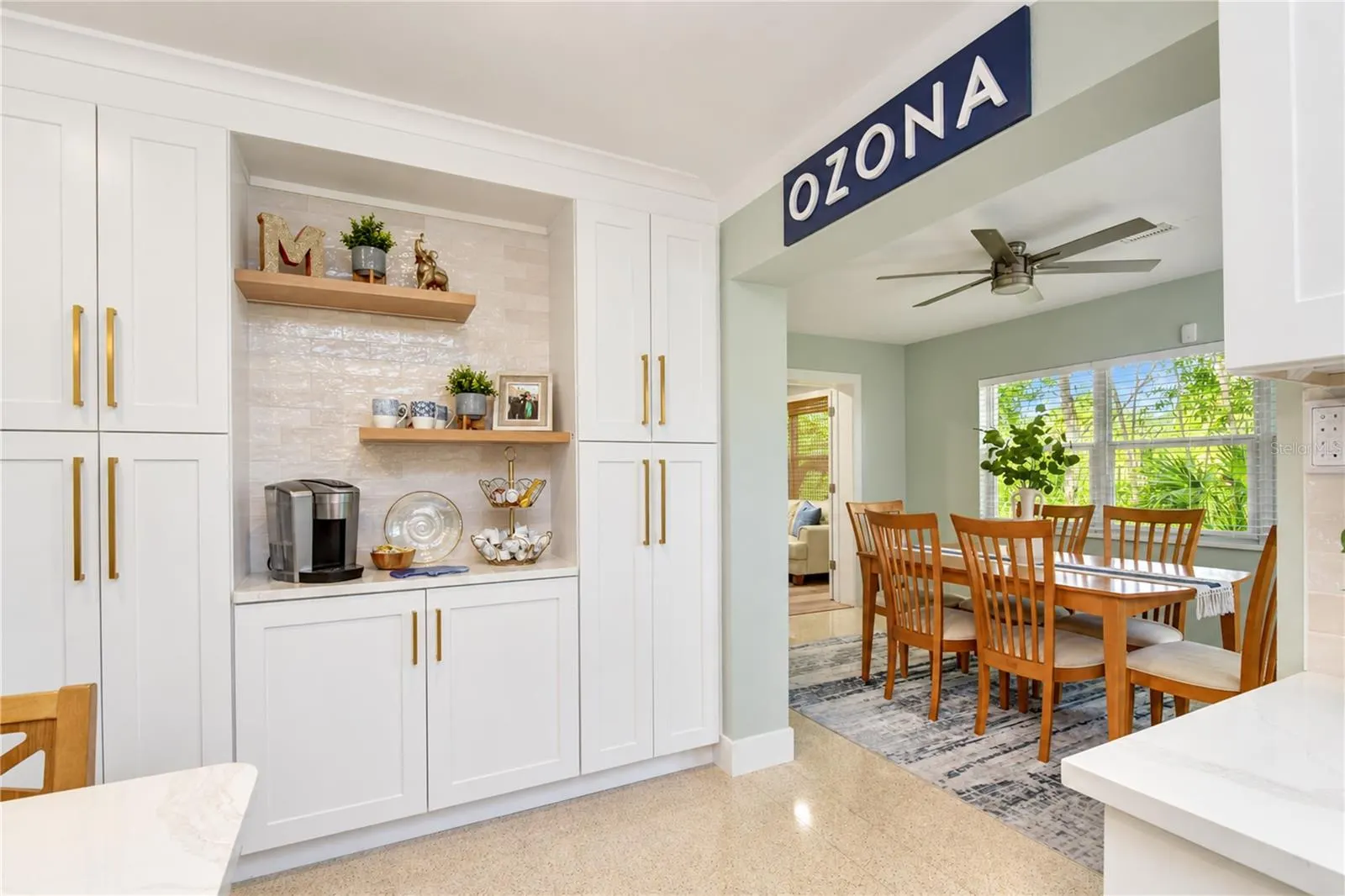 200 LAGOON DR