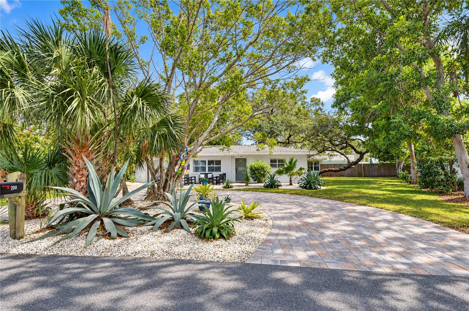 200 LAGOON DR