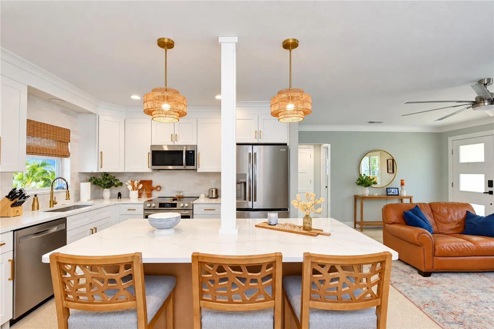200 LAGOON DR
